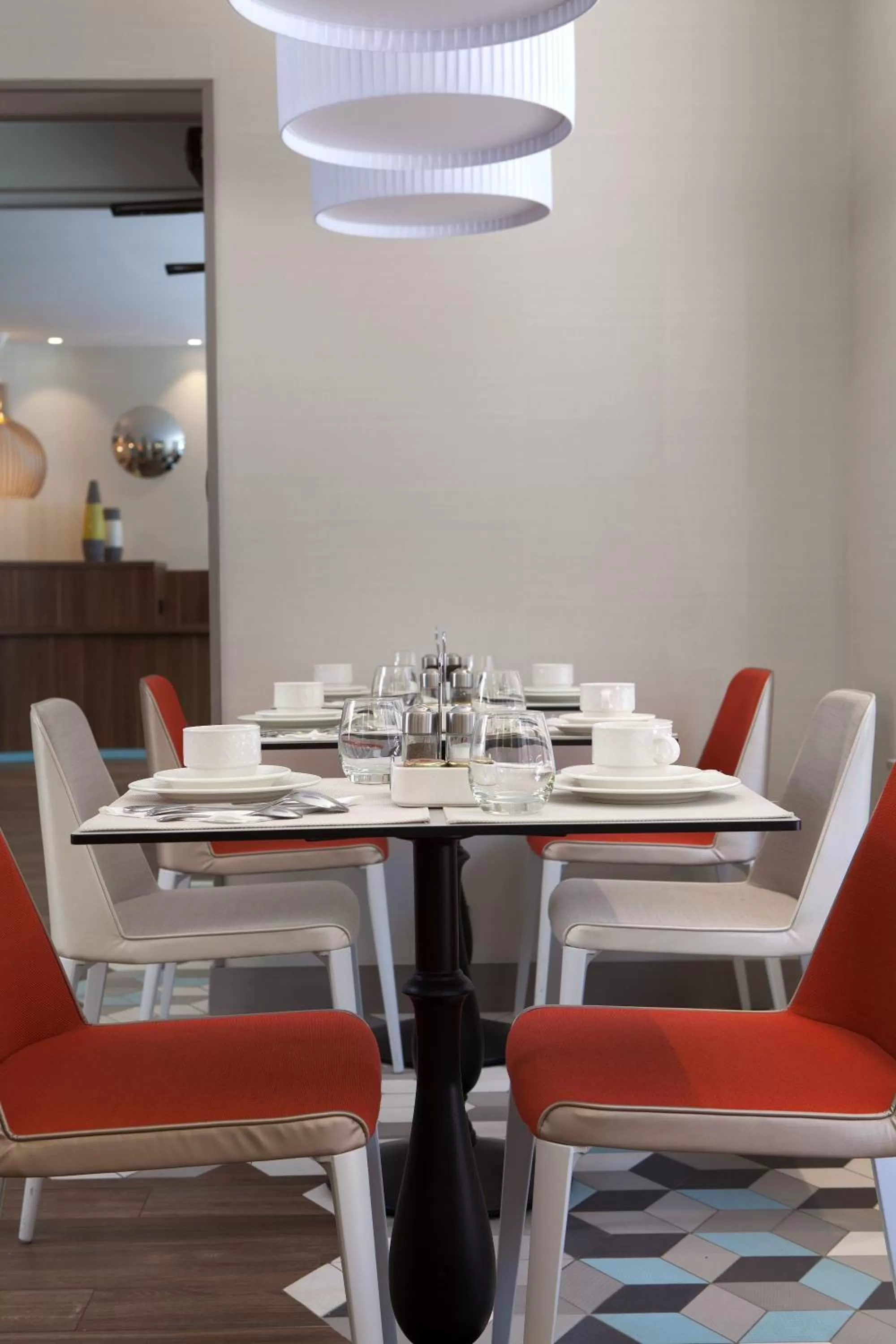 Restaurant/places to eat in Hotel des Nations Saint Germain