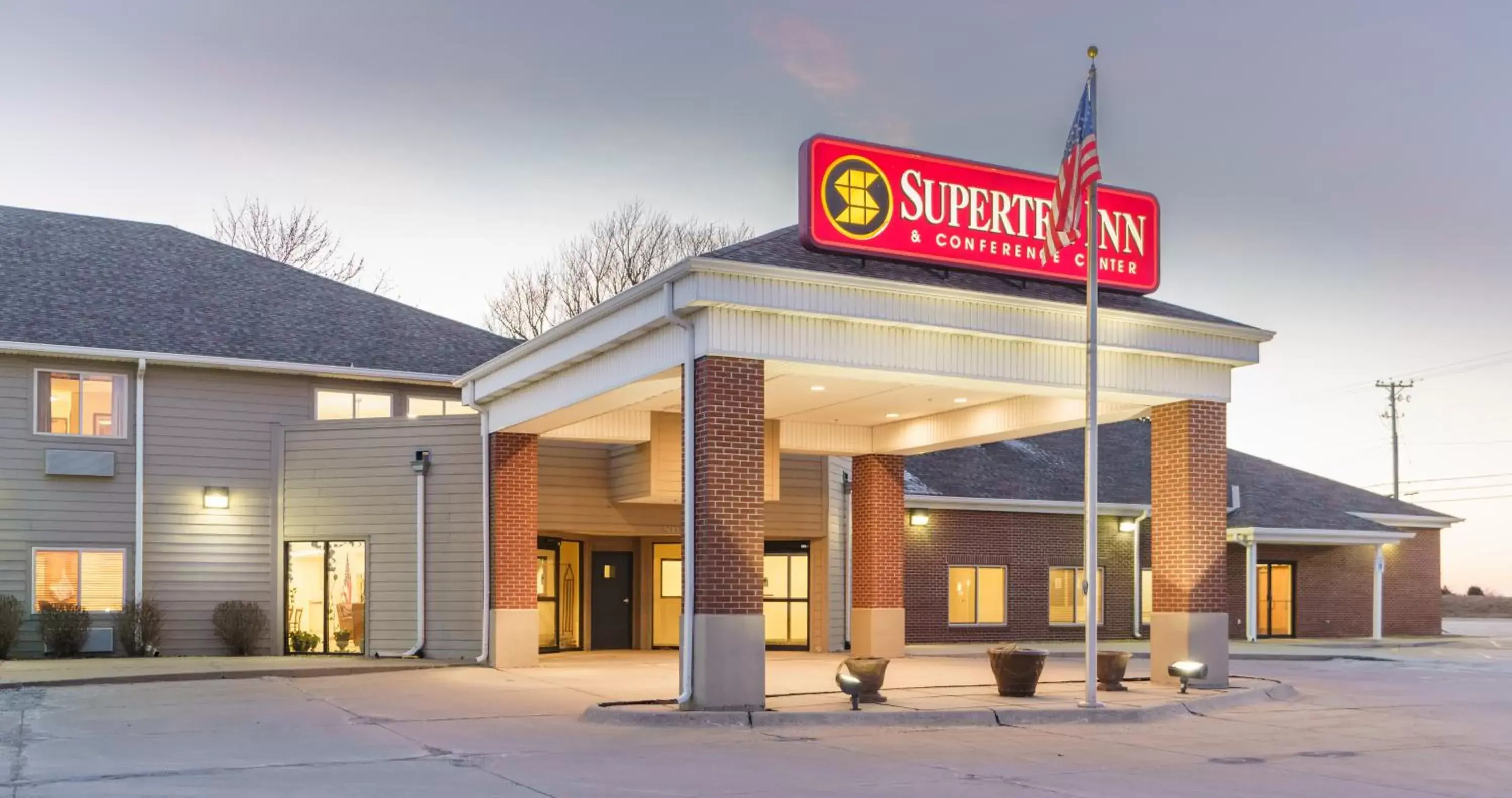 Facade/entrance, Property Building in Supertel Inn & Conference Center