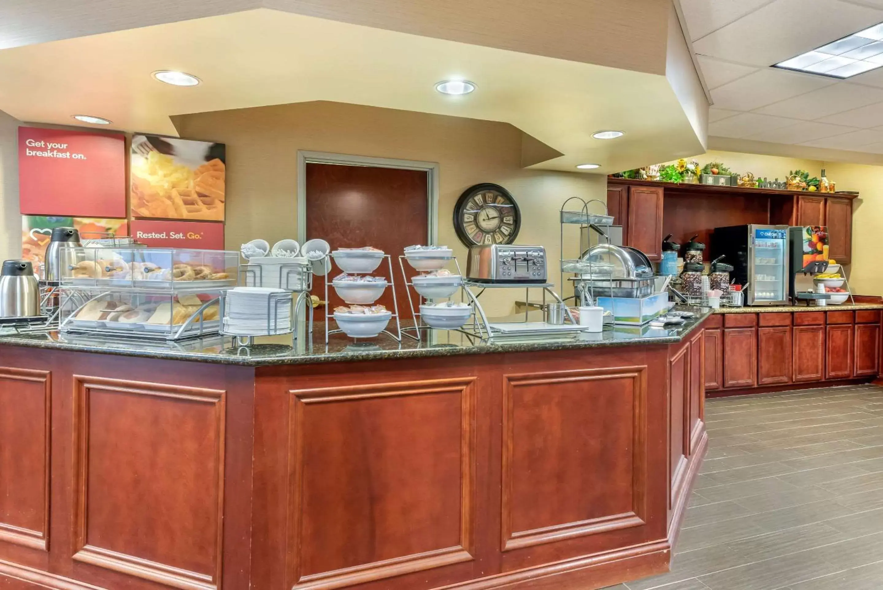 Restaurant/places to eat in Comfort Suites Findlay I-75