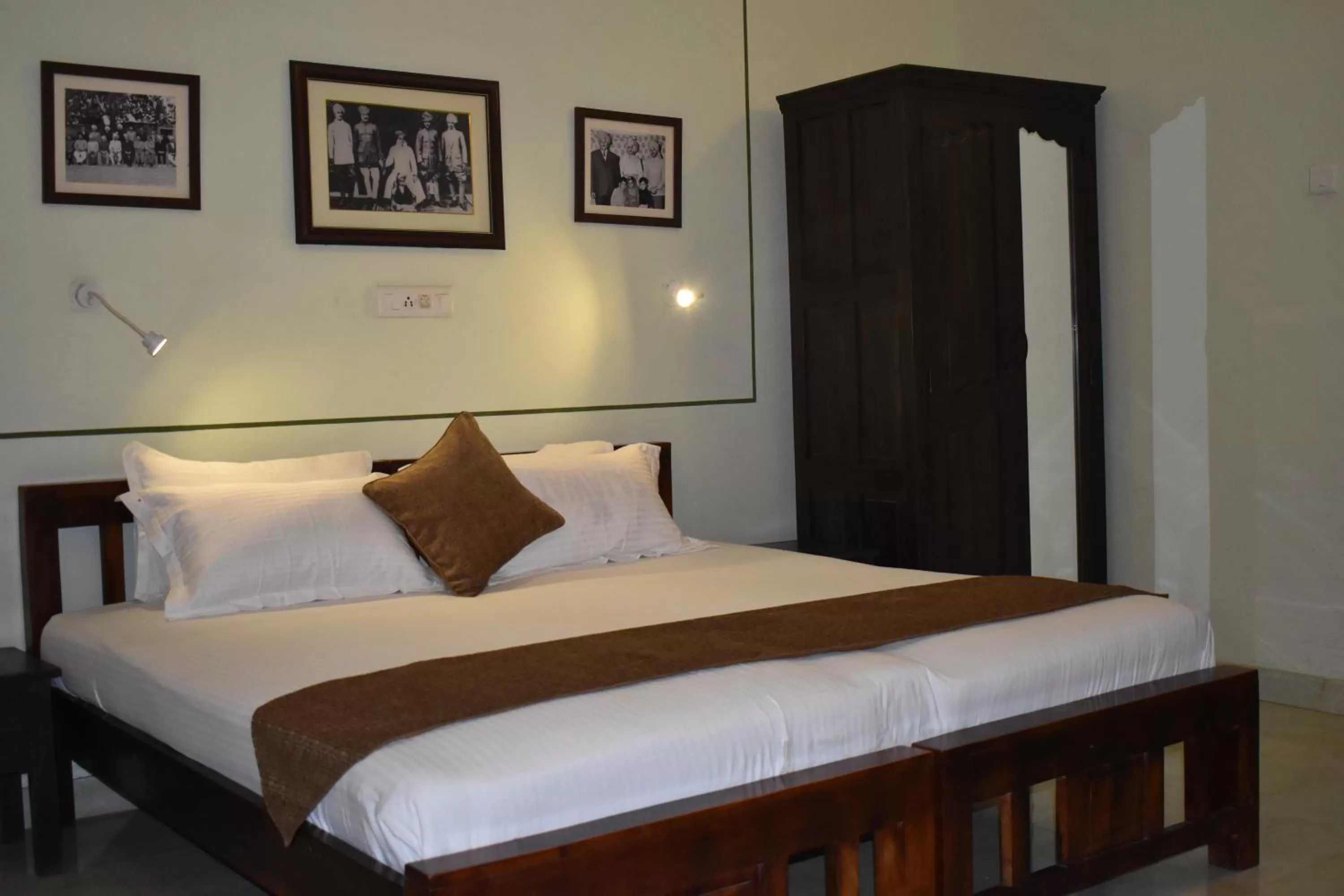 Bedroom, Bed in Hotel Nawal Sagar Palace - Bundi