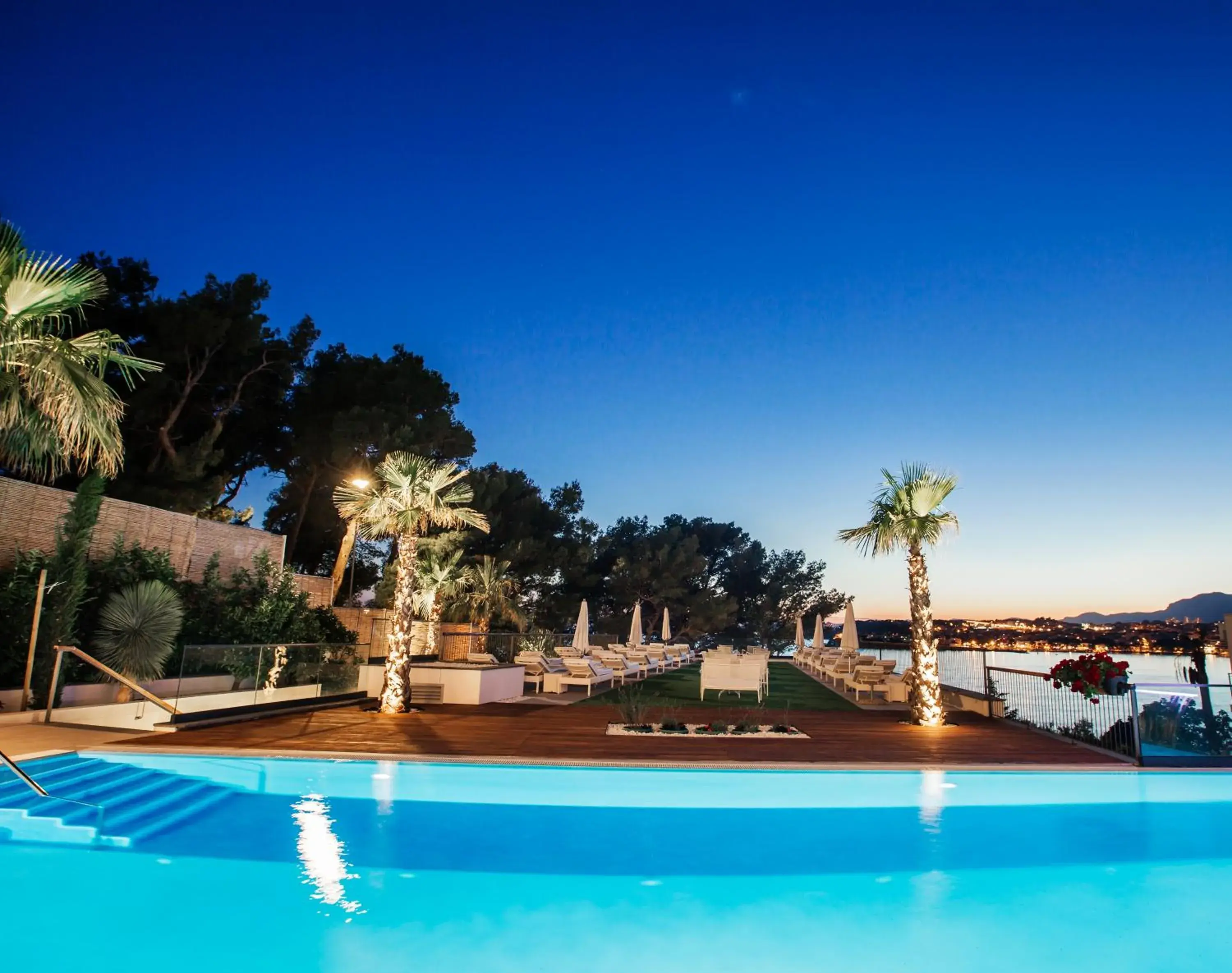 Balcony/Terrace, Swimming Pool in Hotel Eden