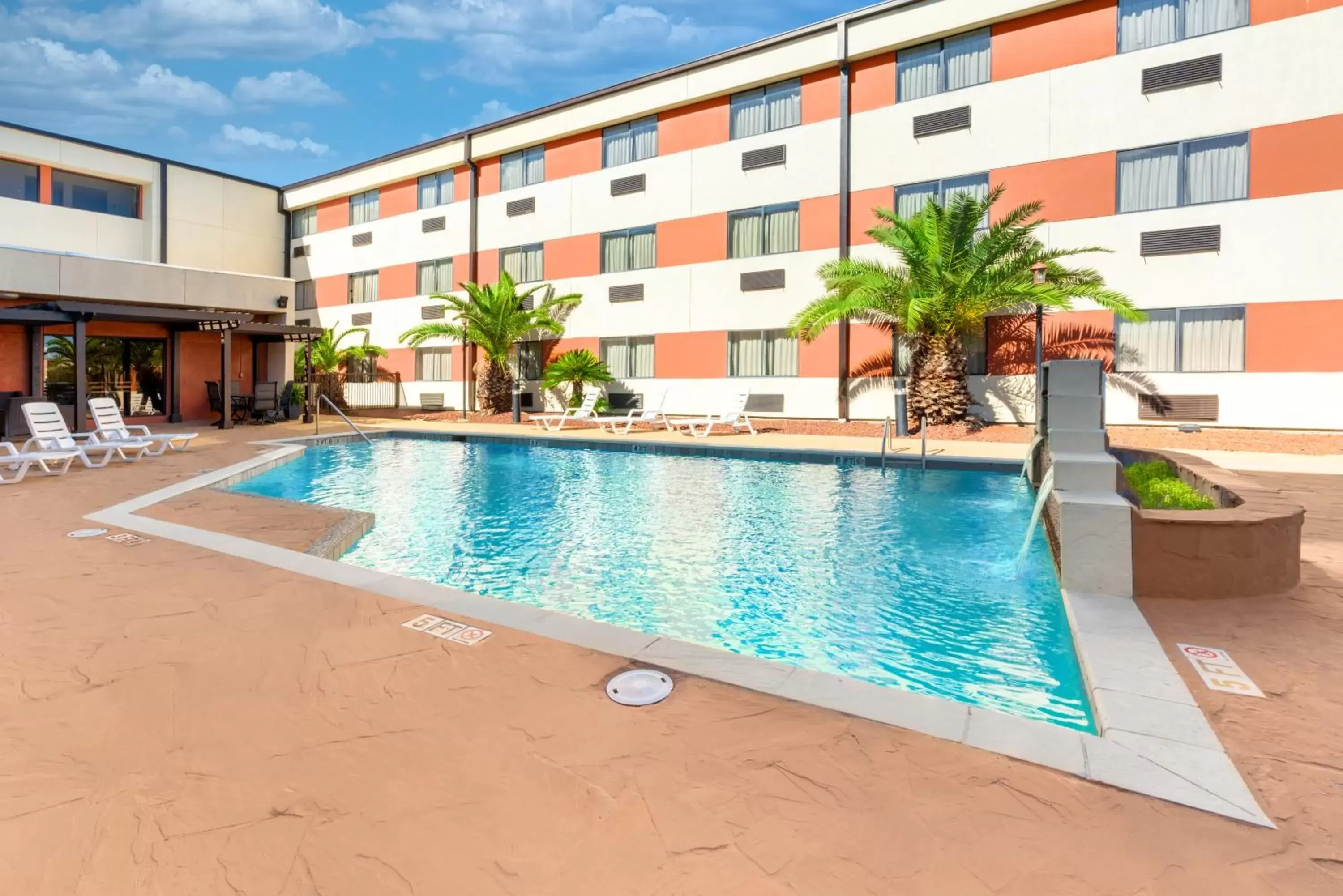 Property building, Swimming Pool in Ramada by Wyndham Houston Intercontinental Airport South