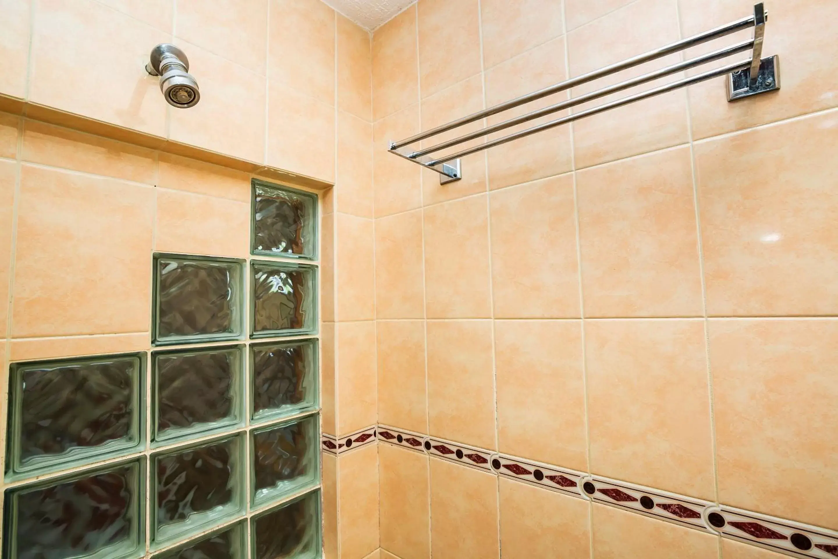 Shower, Bathroom in Capital O Hotel Casa Blanca, Morelia