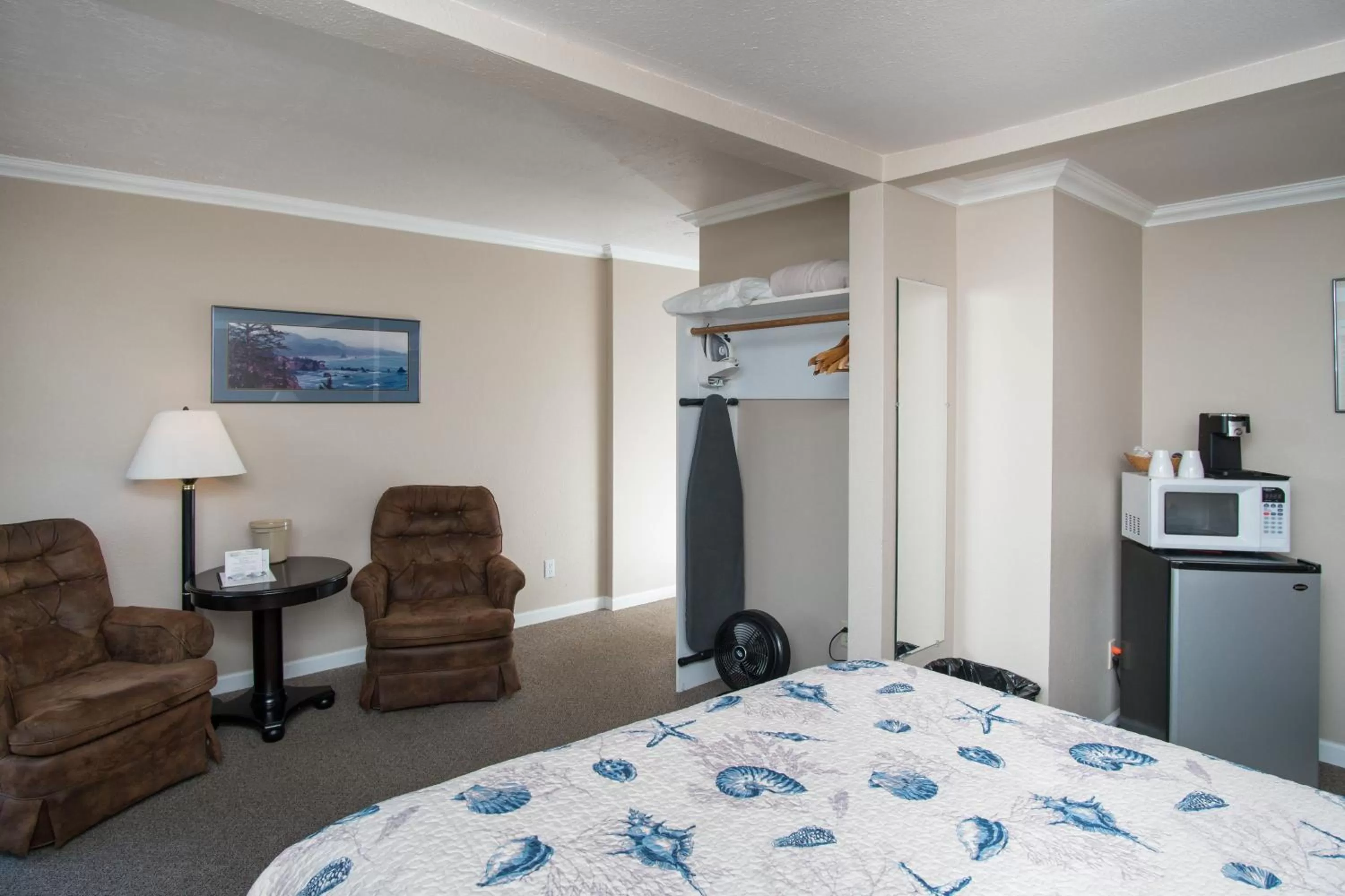 Bed in Ecola Creek Lodge