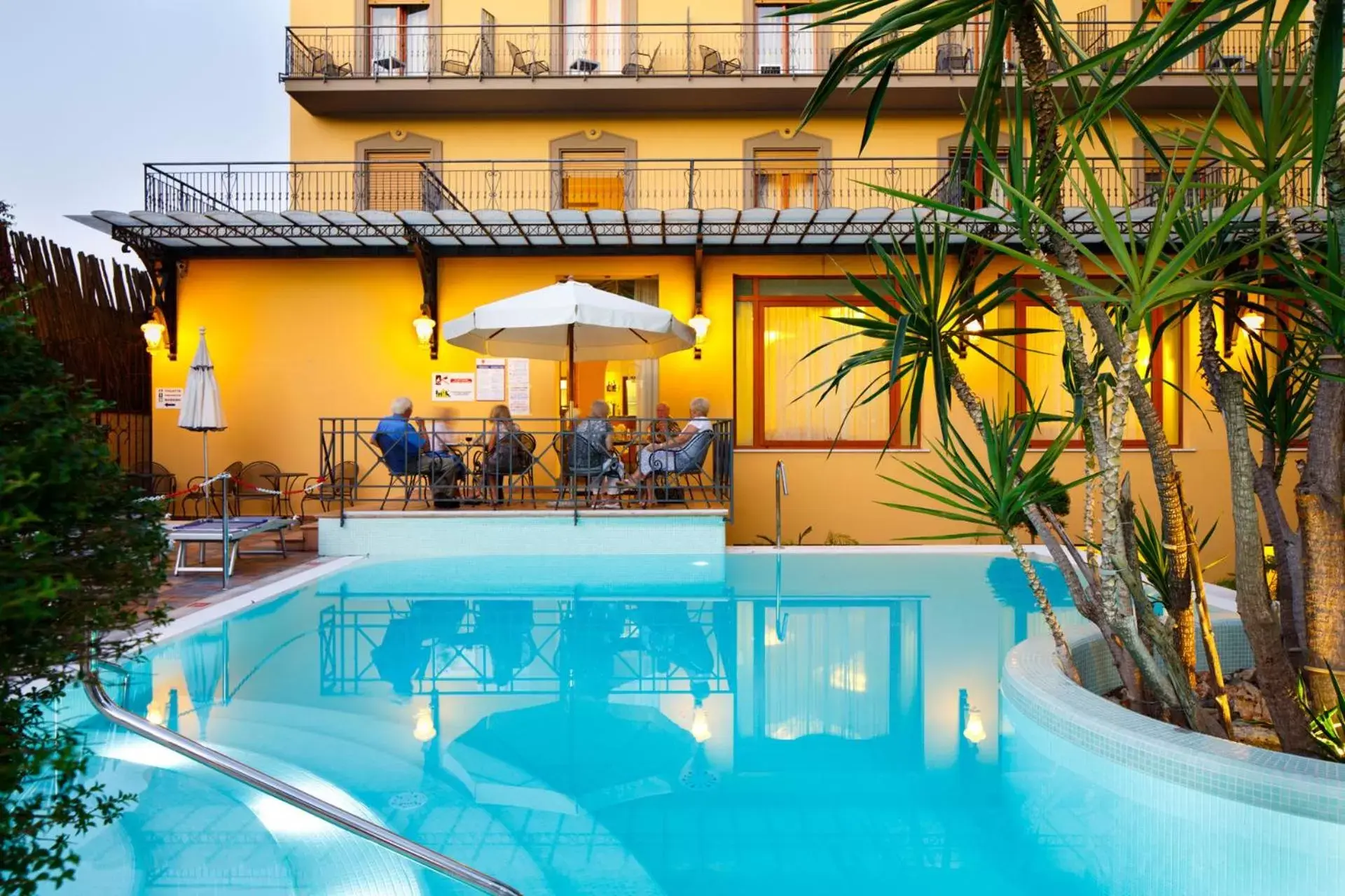 Lounge or bar, Swimming Pool in Hotel Zi' Teresa