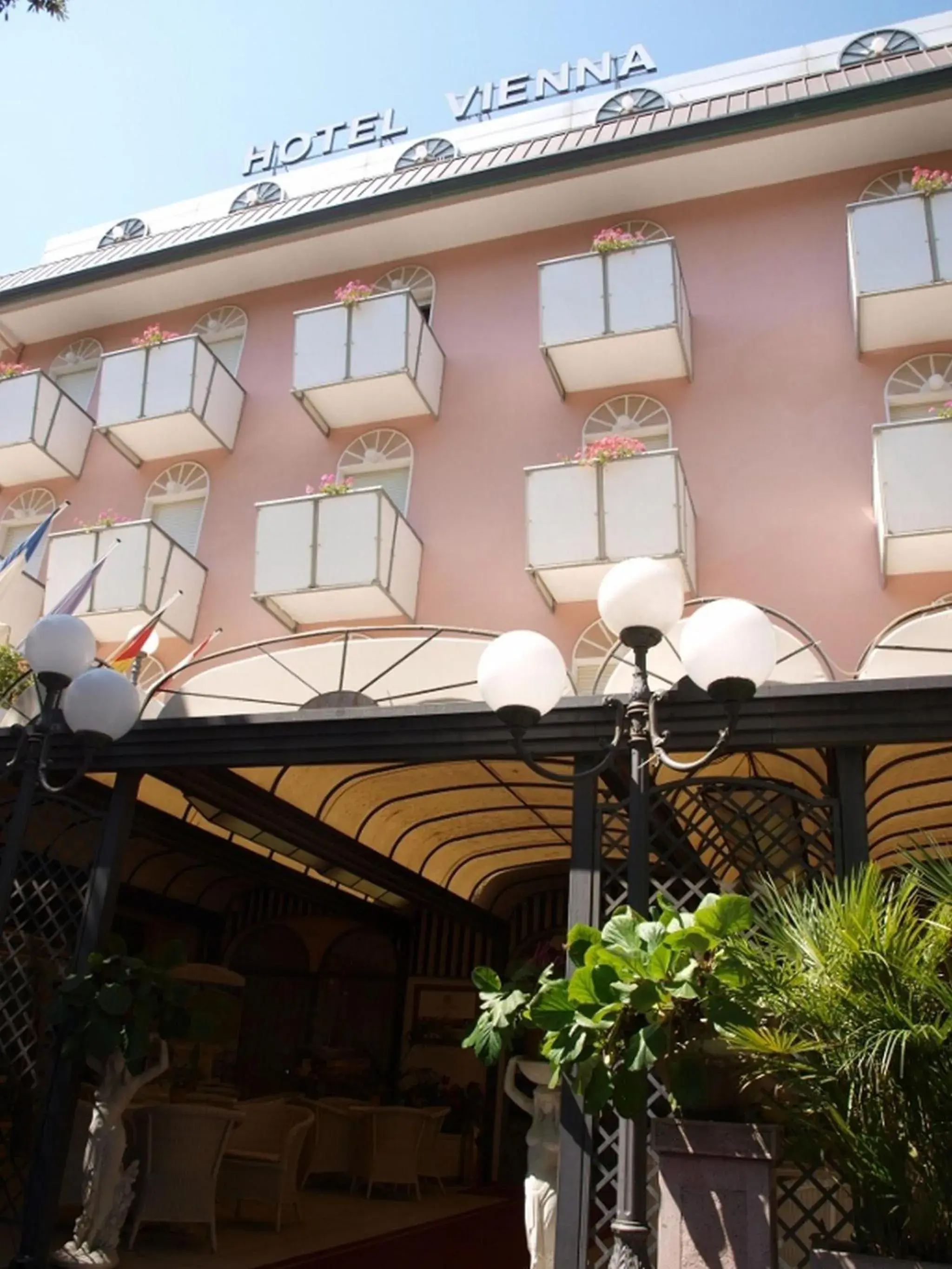 Facade/entrance, Property Building in Hotel Vienna Ostenda e Ristorante il Danubio