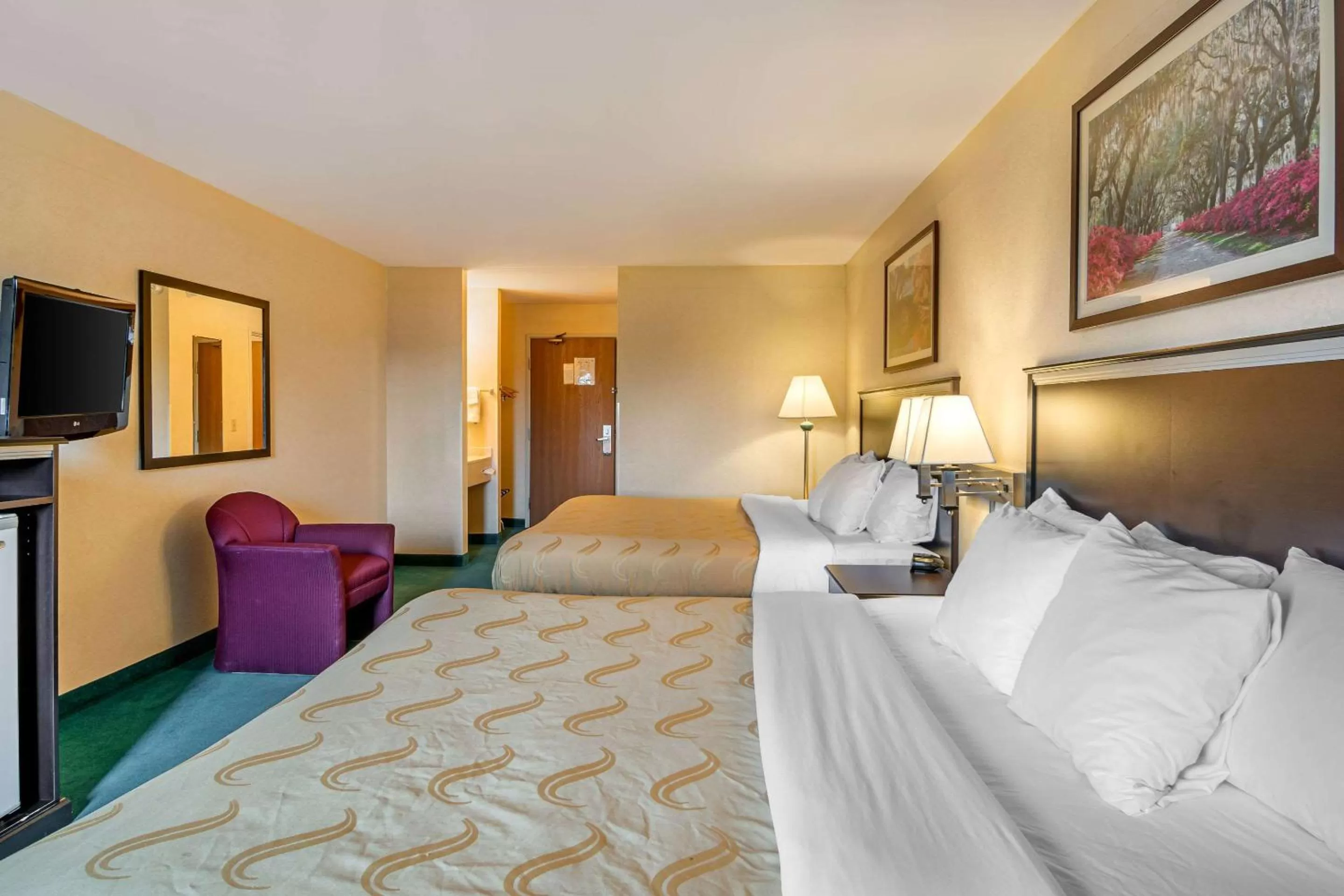 Photo of the whole room, Bed in Quality Inn Bend North