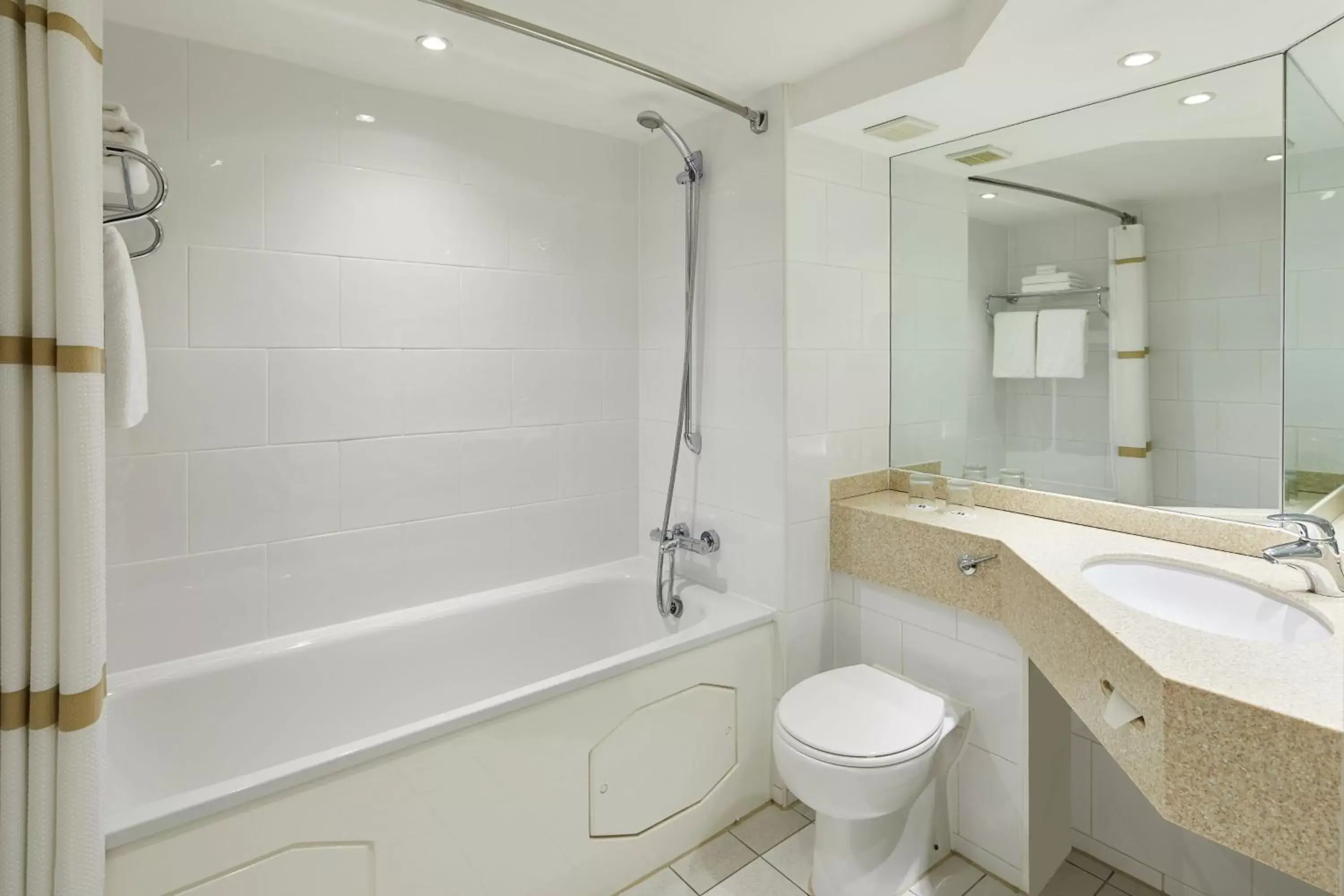 Bathroom in Delta Hotels by Marriott Aberdeen