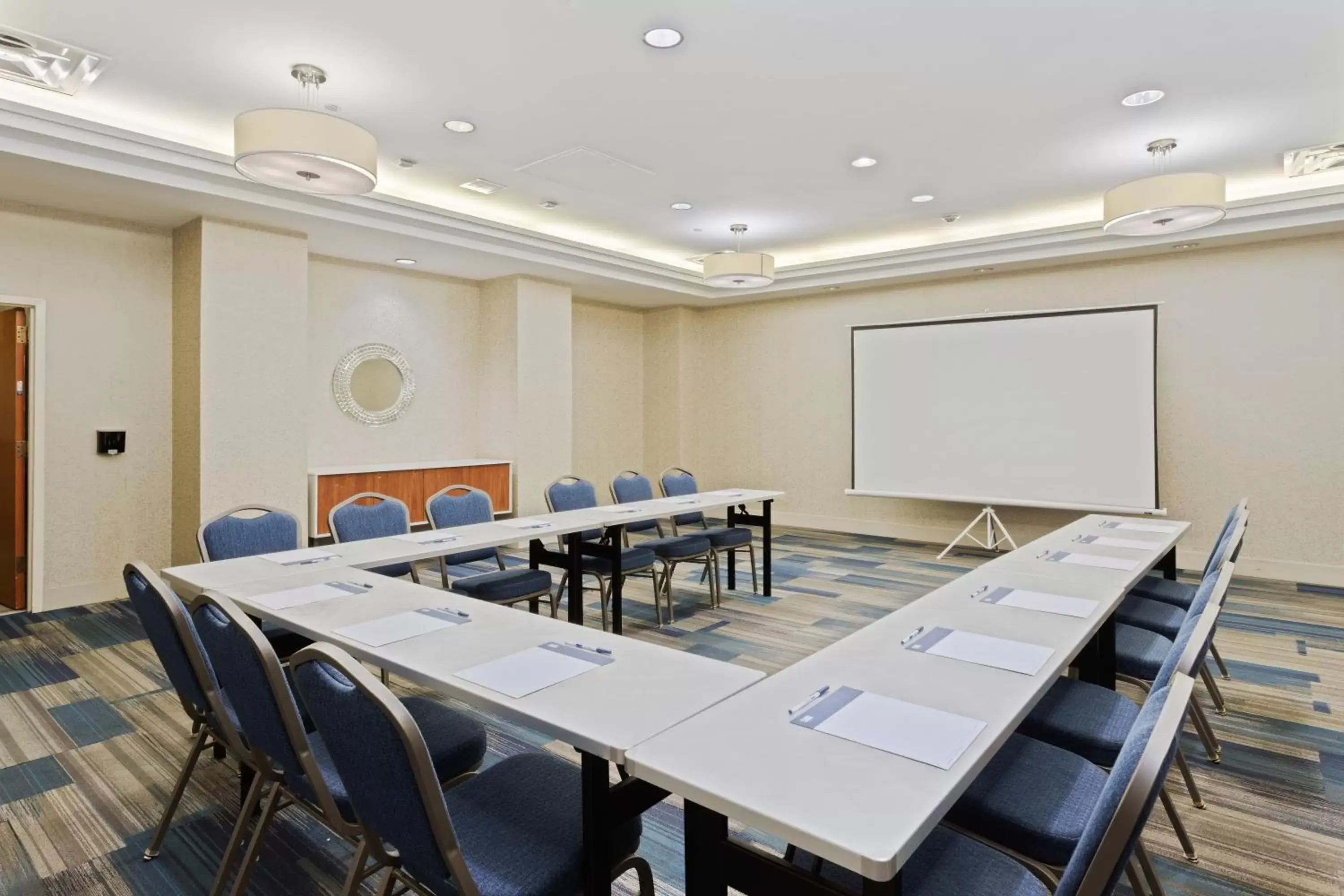 Meeting/conference room in Holiday Inn Express Hauppauge-Long Island, an IHG Hotel