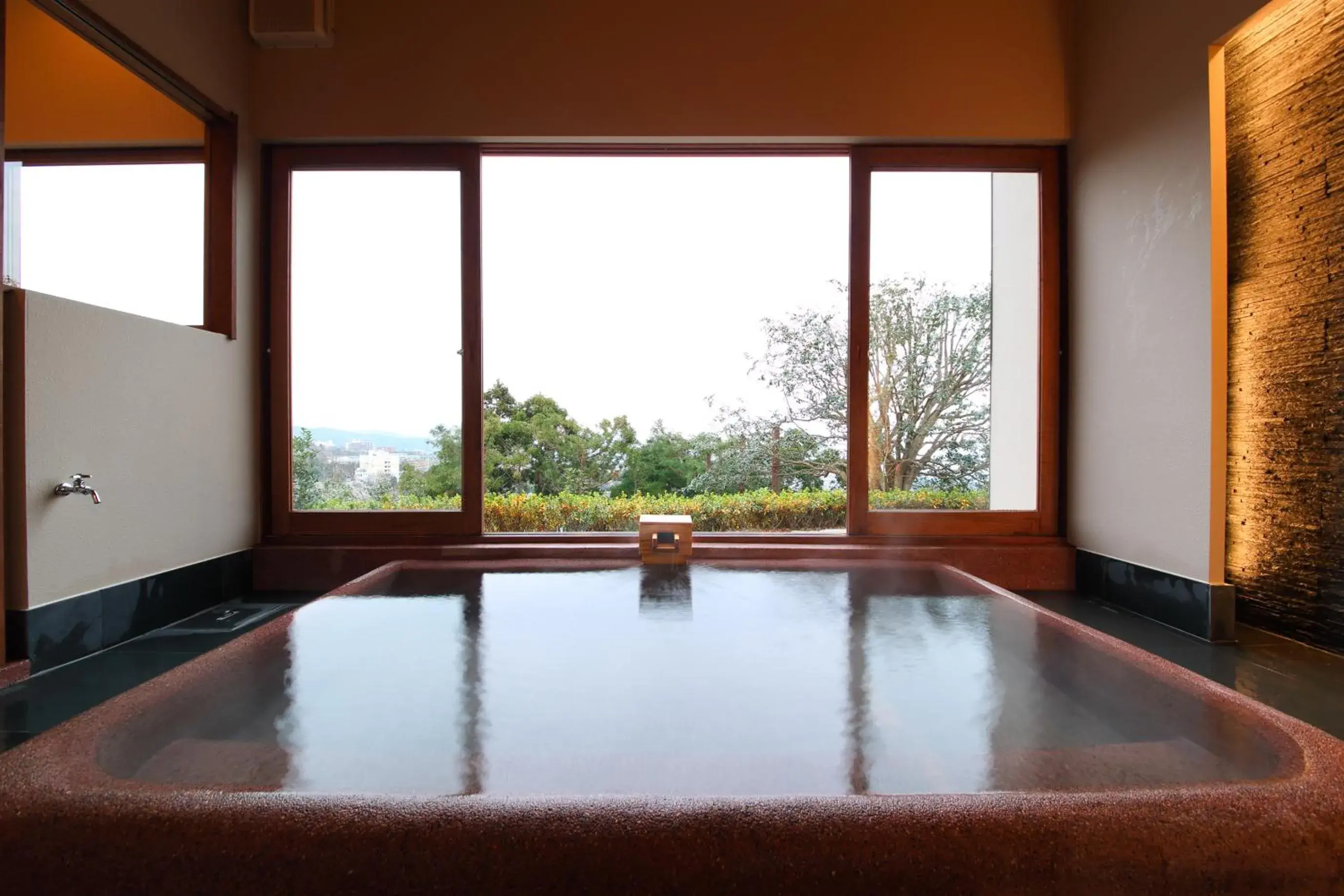 Hot Spring Bath, Swimming Pool in Terrace Midoubaru