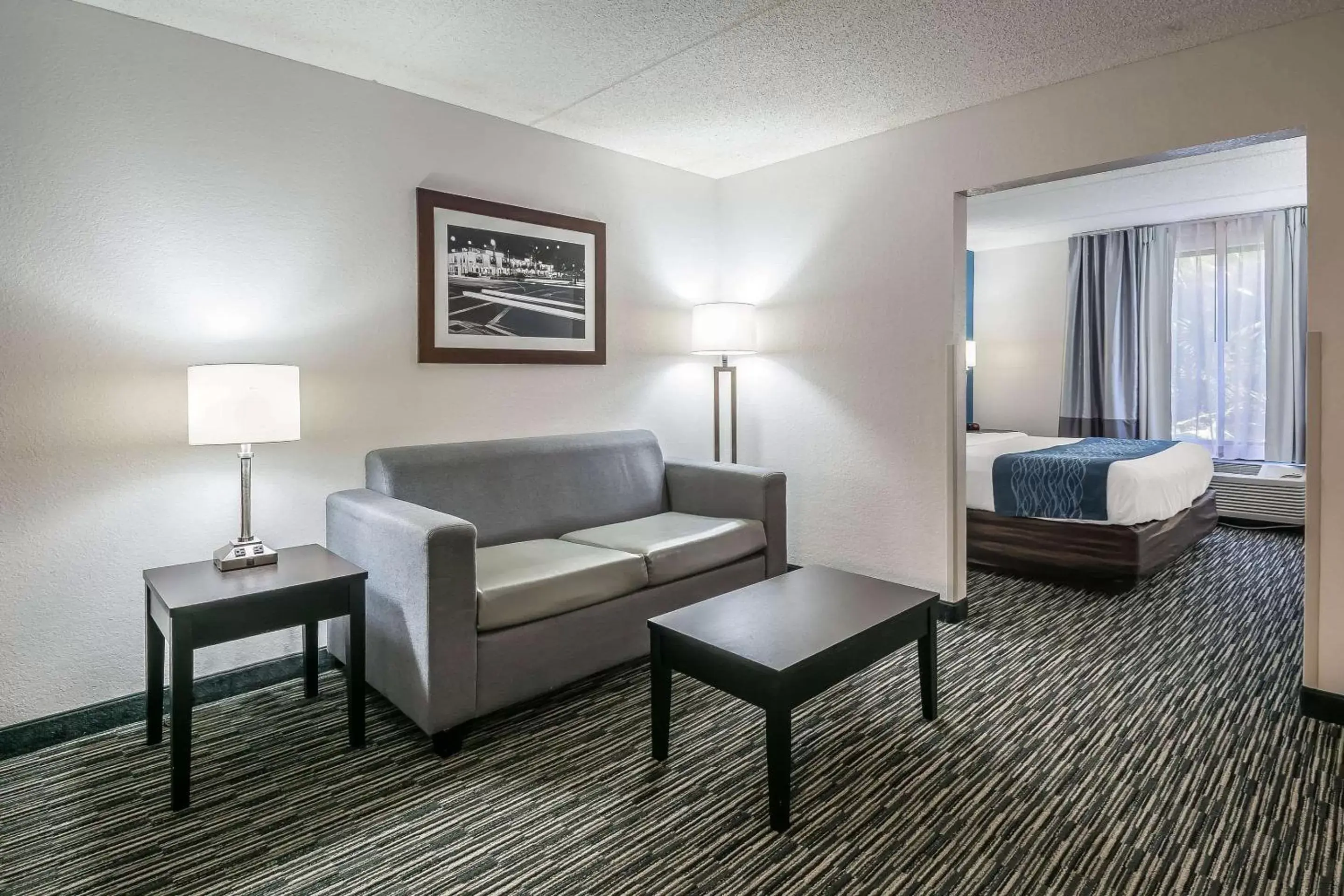 Photo of the whole room, Seating Area in Comfort Inn University Gainesville