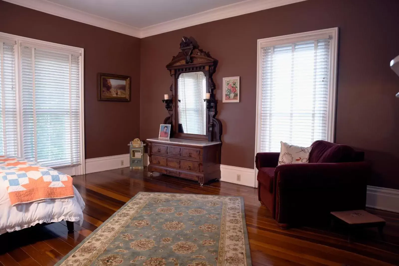 Bedroom, Seating Area in Wildflower Ranch Inn