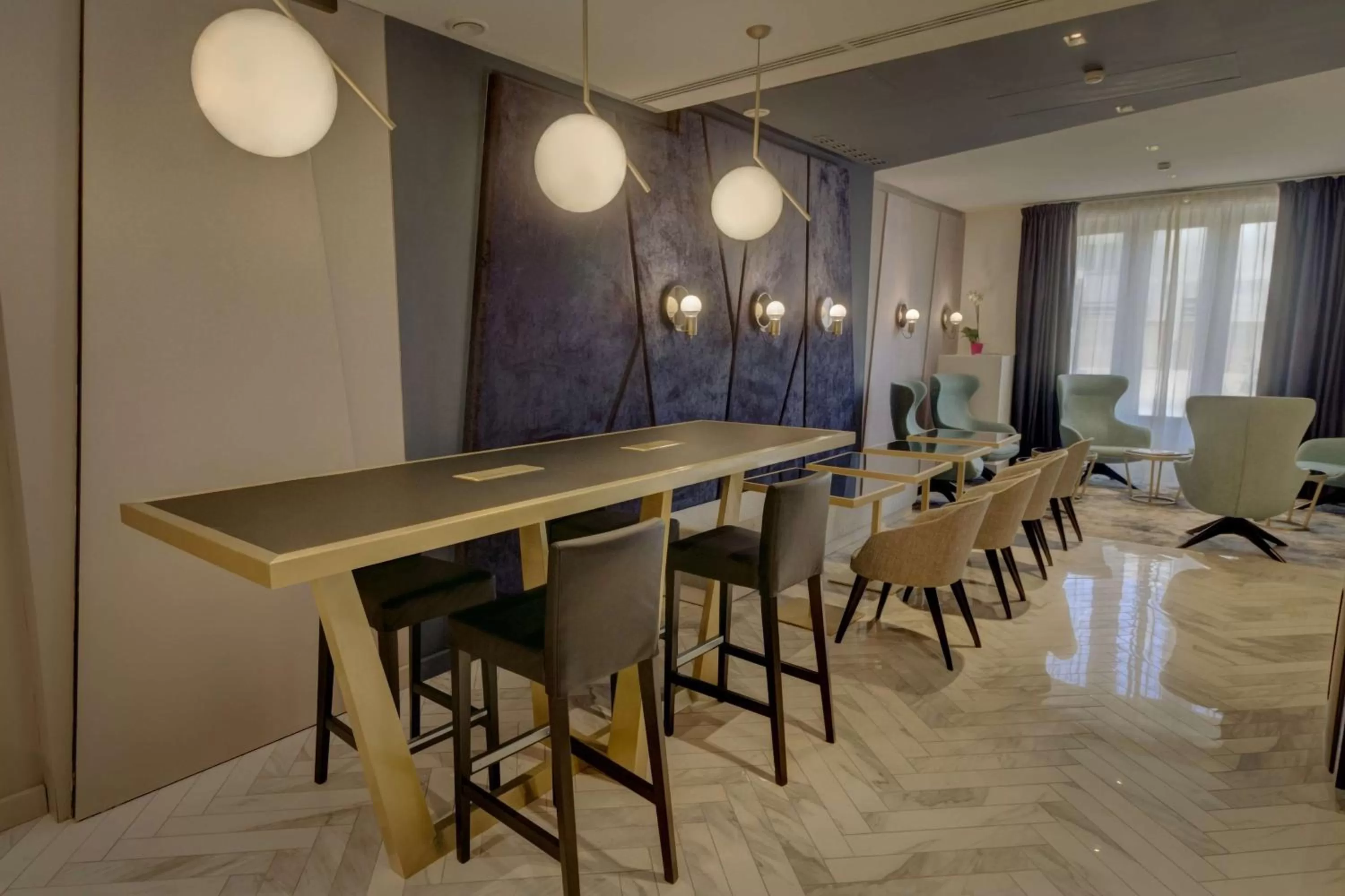 Lounge or bar in Best Western Plus Comedie Saint Roch