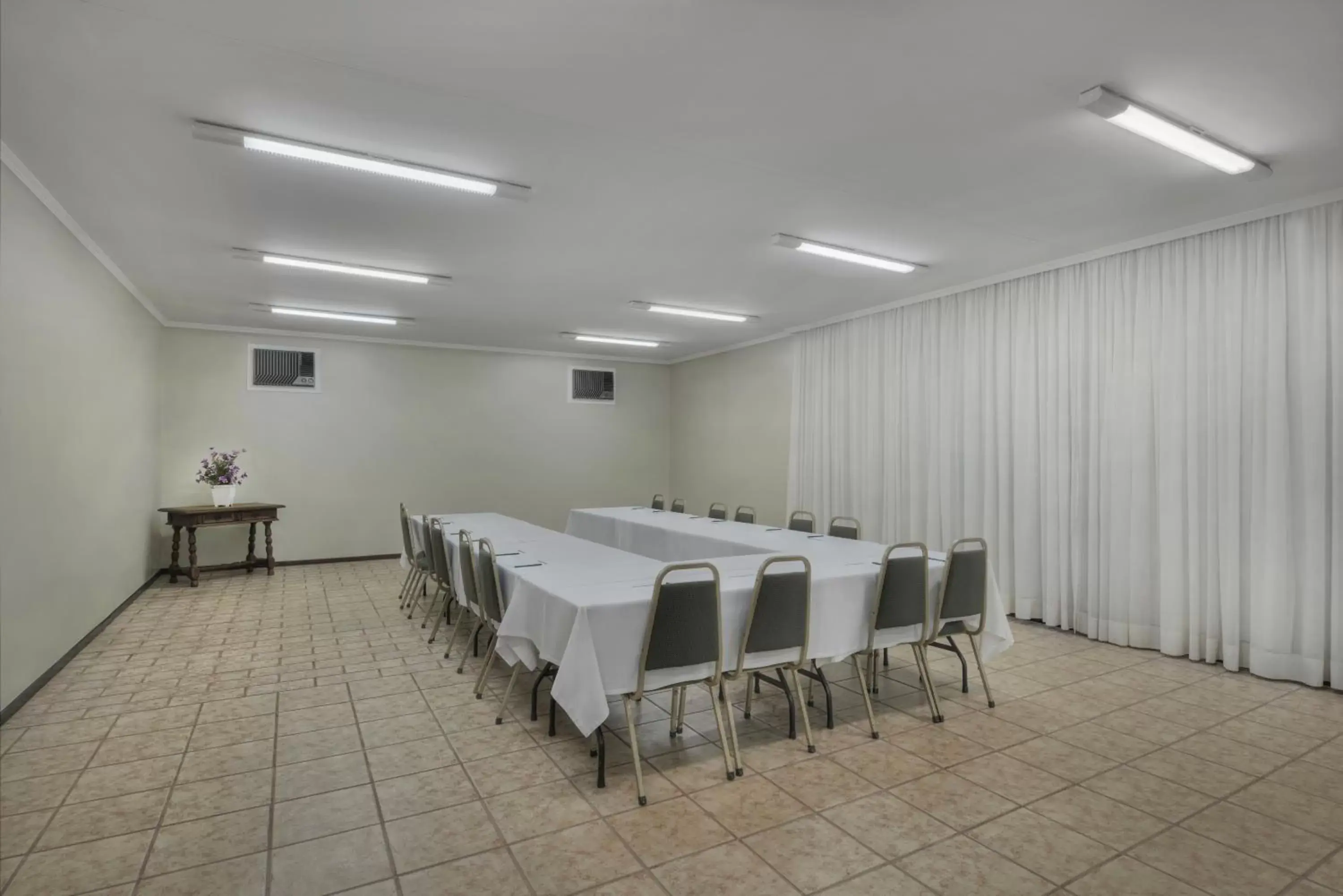 Banquet/Function facilities in Hotel Deville Express Guaira