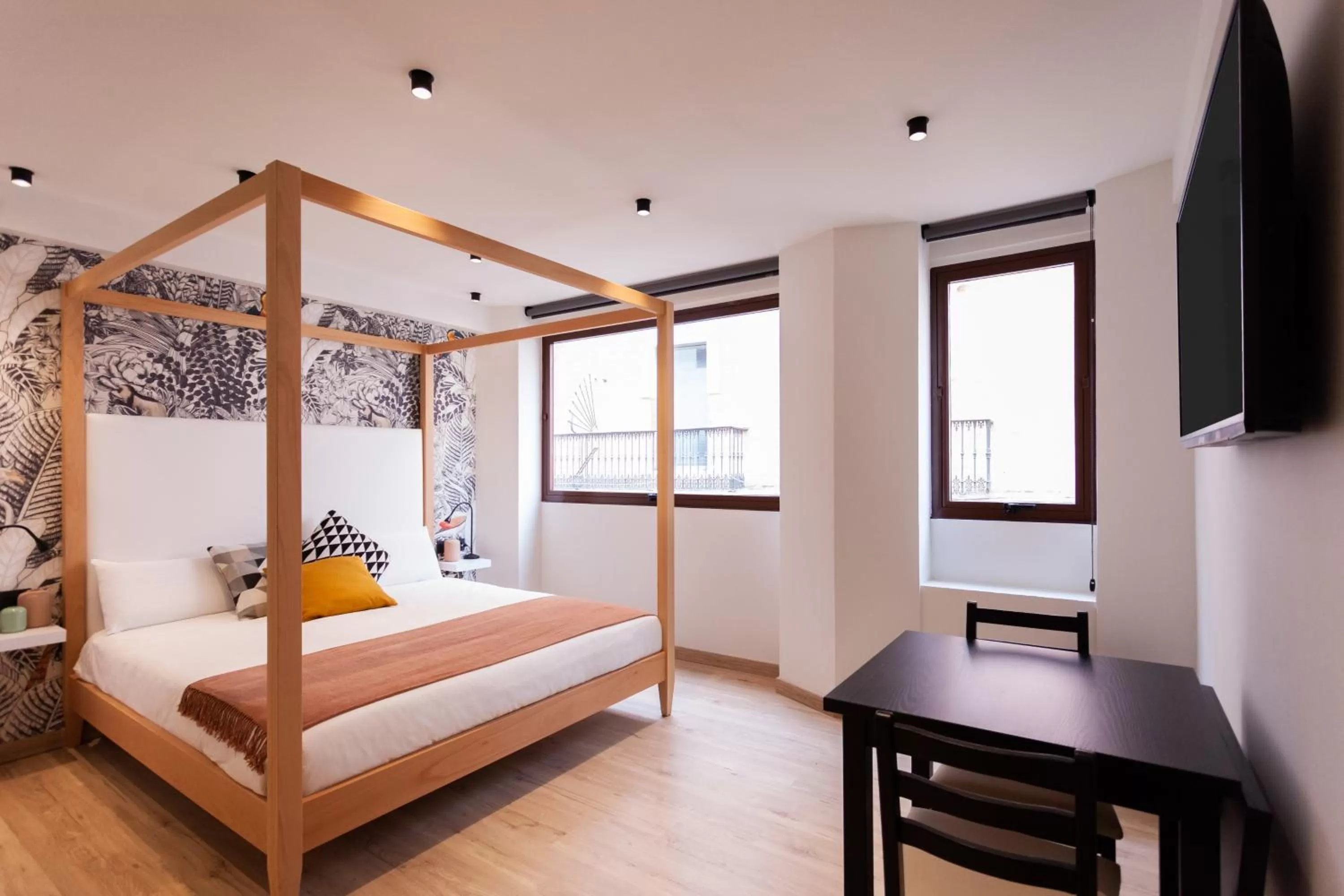 TV and multimedia, Bed in Welldone Sierpes Boutique