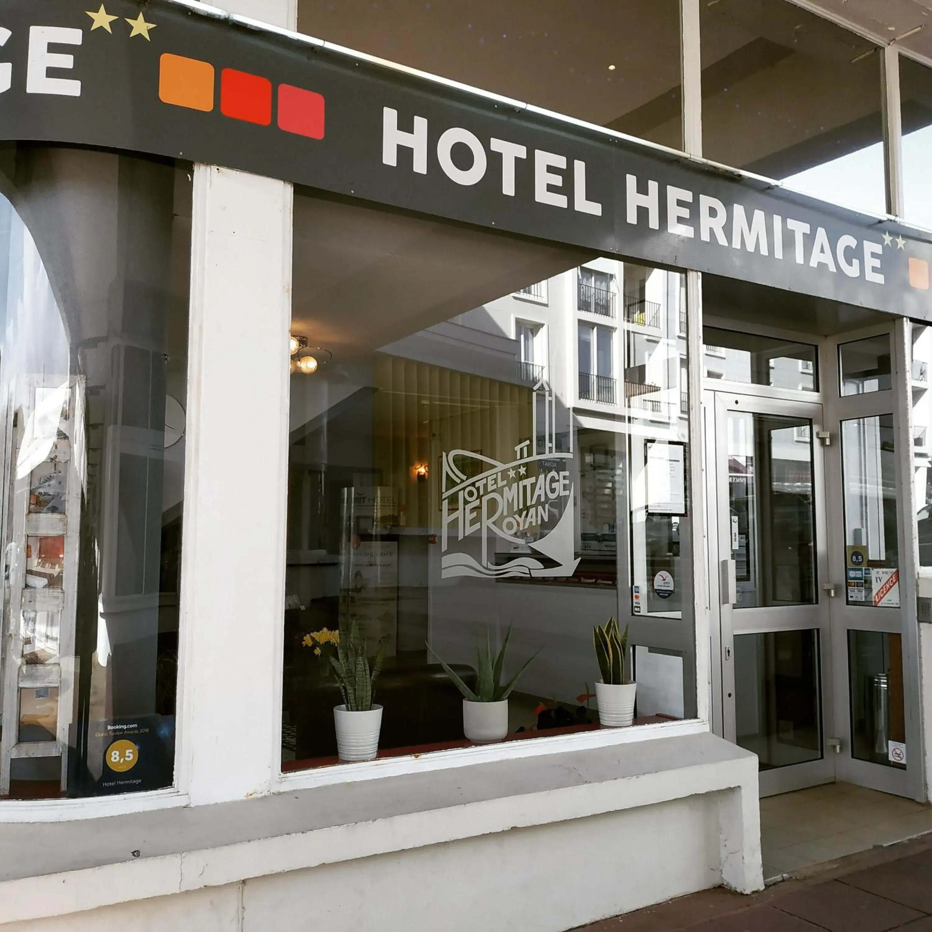 Facade/entrance in Brit Hotel Hermitage