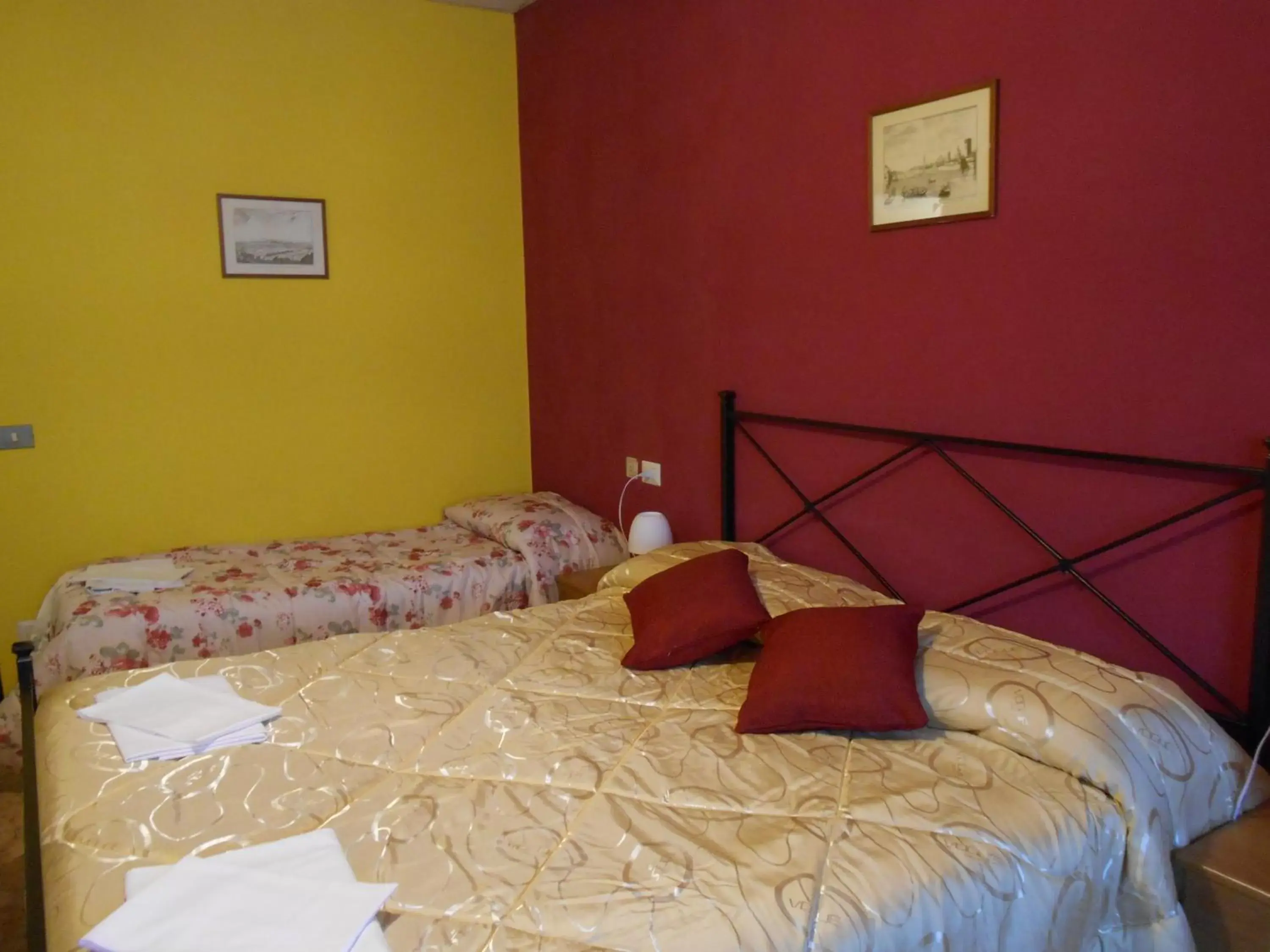 Photo of the whole room, Bed in Hotel Aline