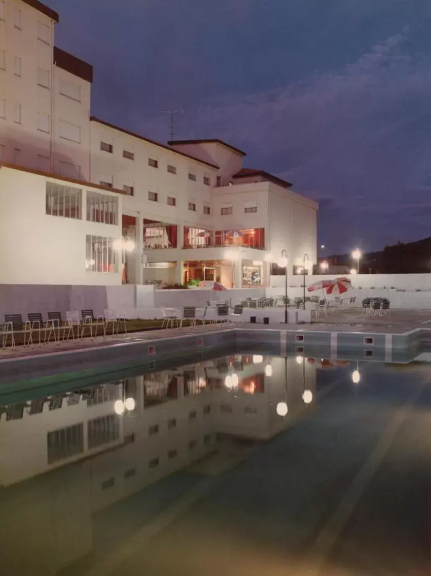 Facade/entrance, Swimming Pool in Hotel Valenca do Minho