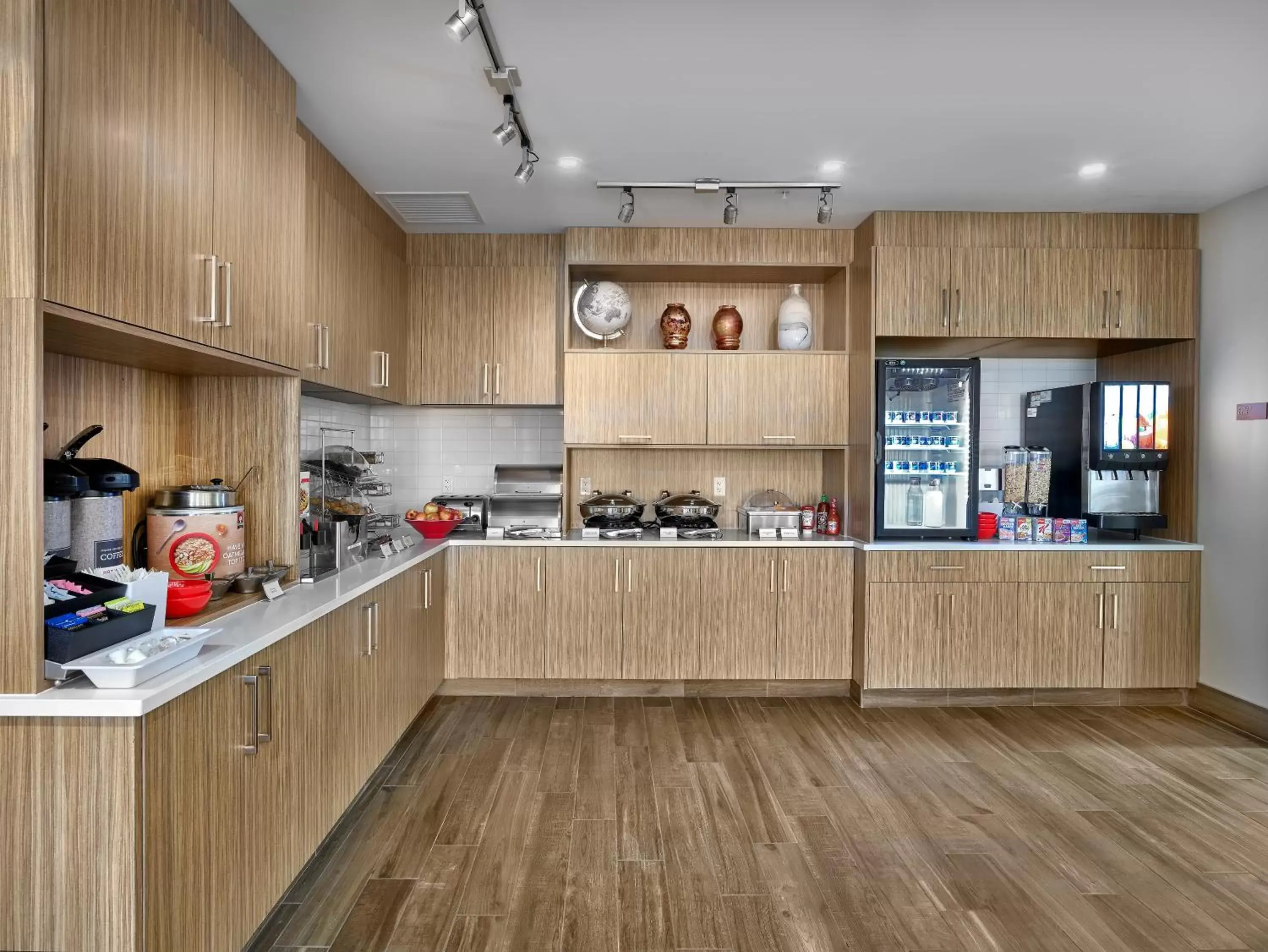 Breakfast, Kitchen/Kitchenette in TownePlace Suites by Marriott Edmonton Sherwood Park