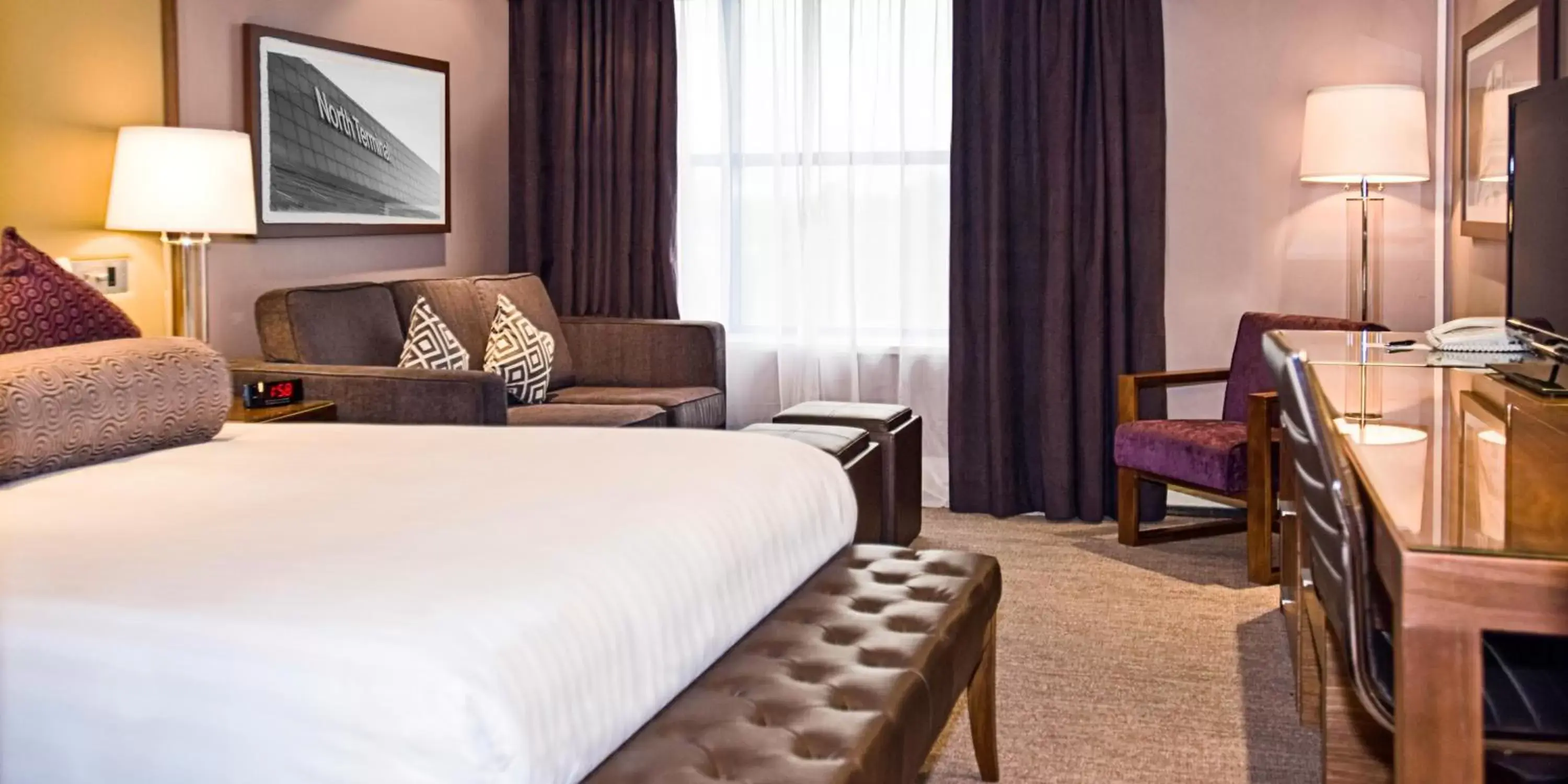 Photo of the whole room, Bed in Sandman Signature London Gatwick Hotel