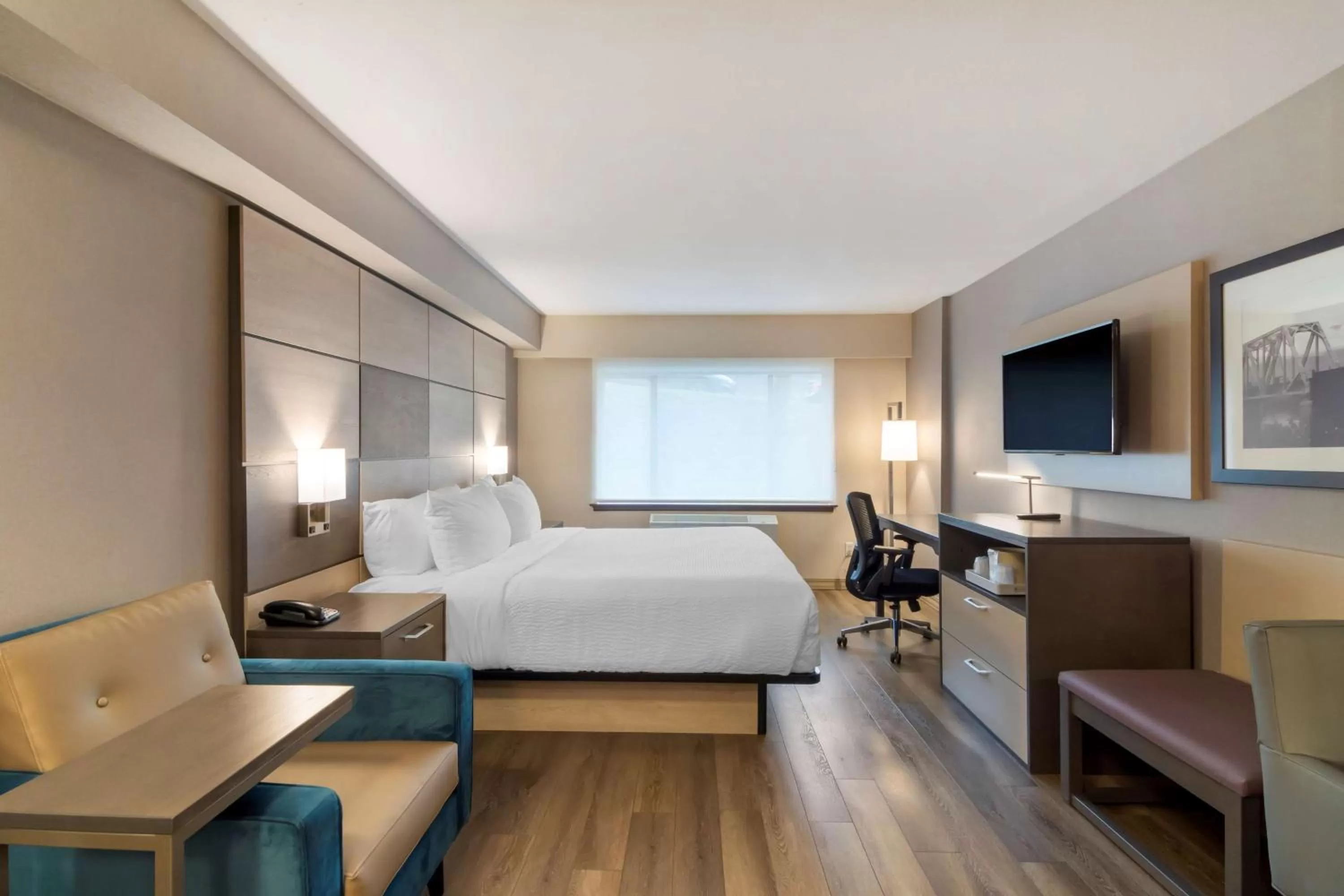 Bedroom, Bed in Best Western Premier Aberdeen Kamloops