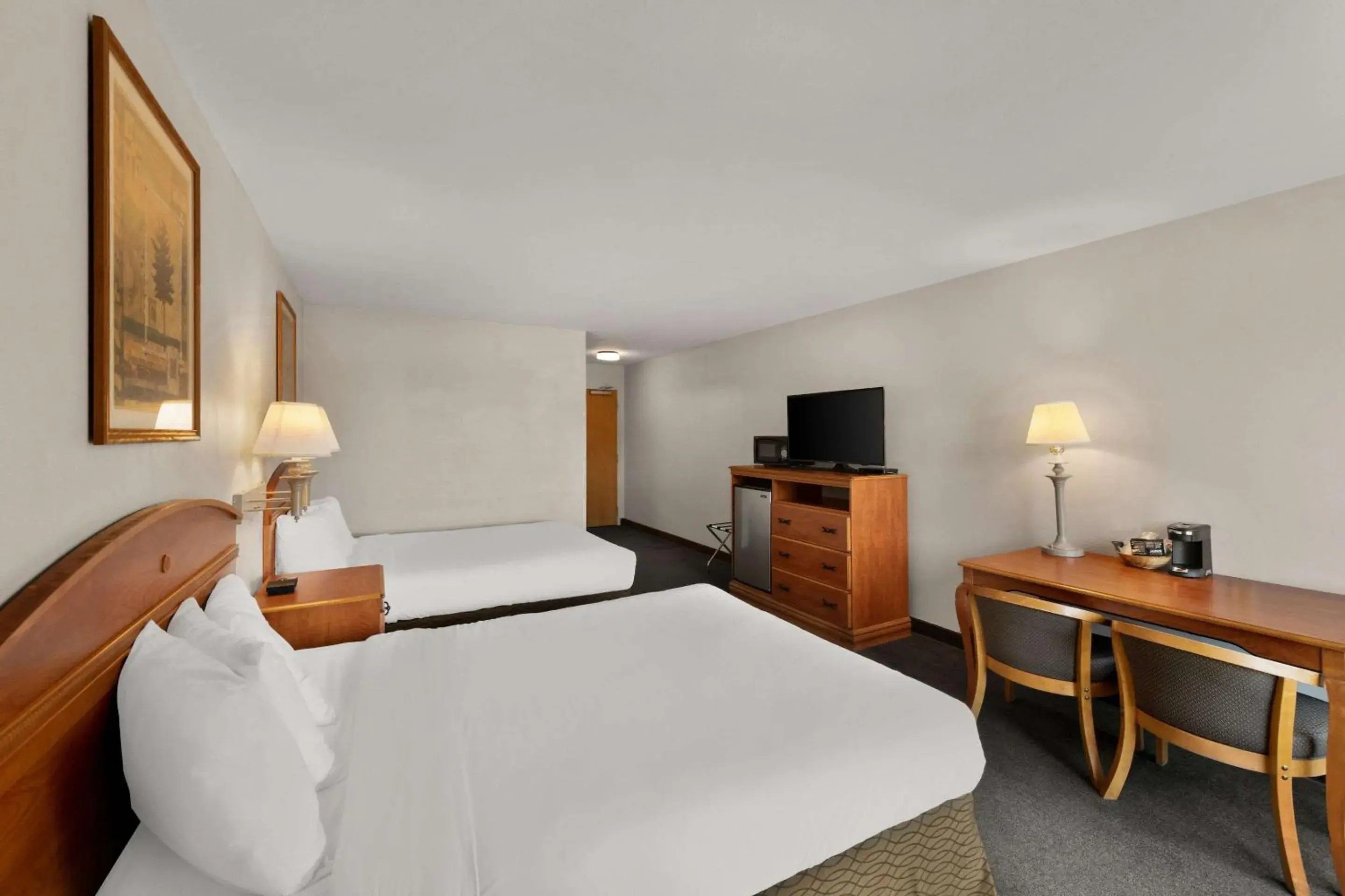 Bedroom, Bed in Rodeway Inn & Suites