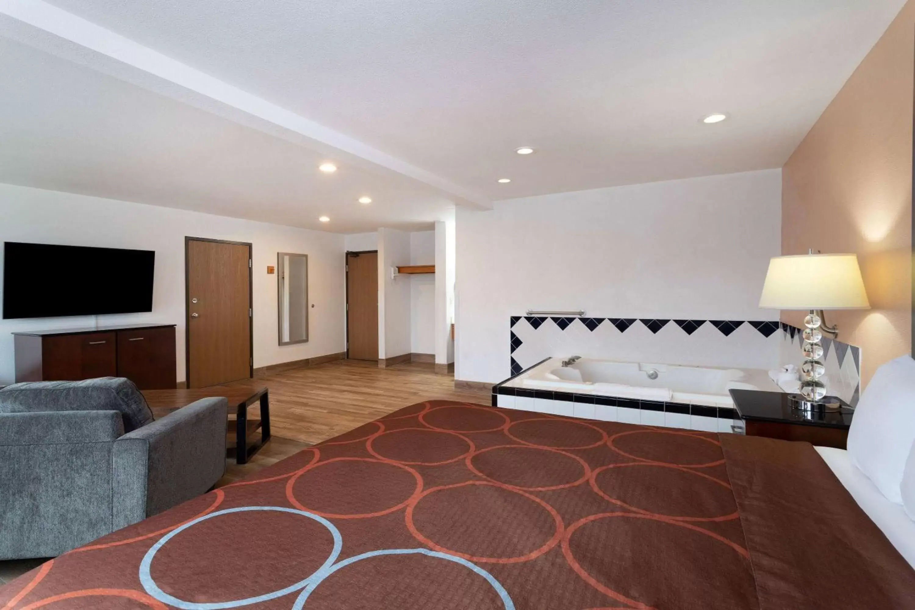 Hot Tub, Bed in Super 8 by Wyndham The Dalles OR Hot Tub, Bed in Super 8 by Wyndham The Dalles OR