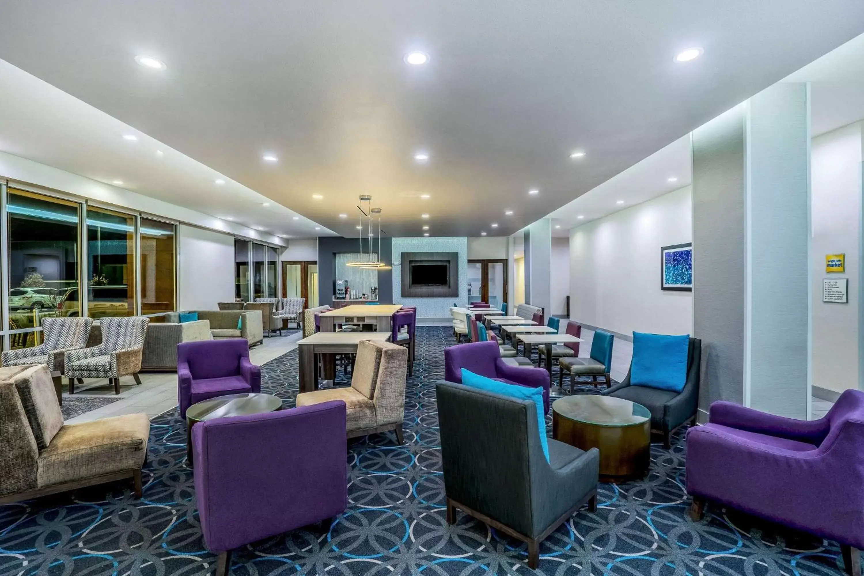 Lobby or reception, Lounge/Bar in La Quinta by Wyndham Houston Cypress