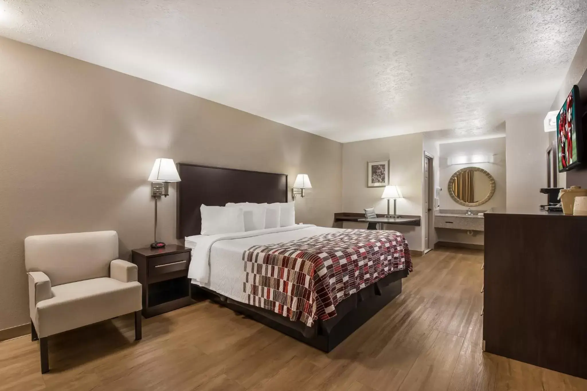 Photo of the whole room in Red Roof Inn Crossville Photo of the whole room in Red Roof Inn Crossville