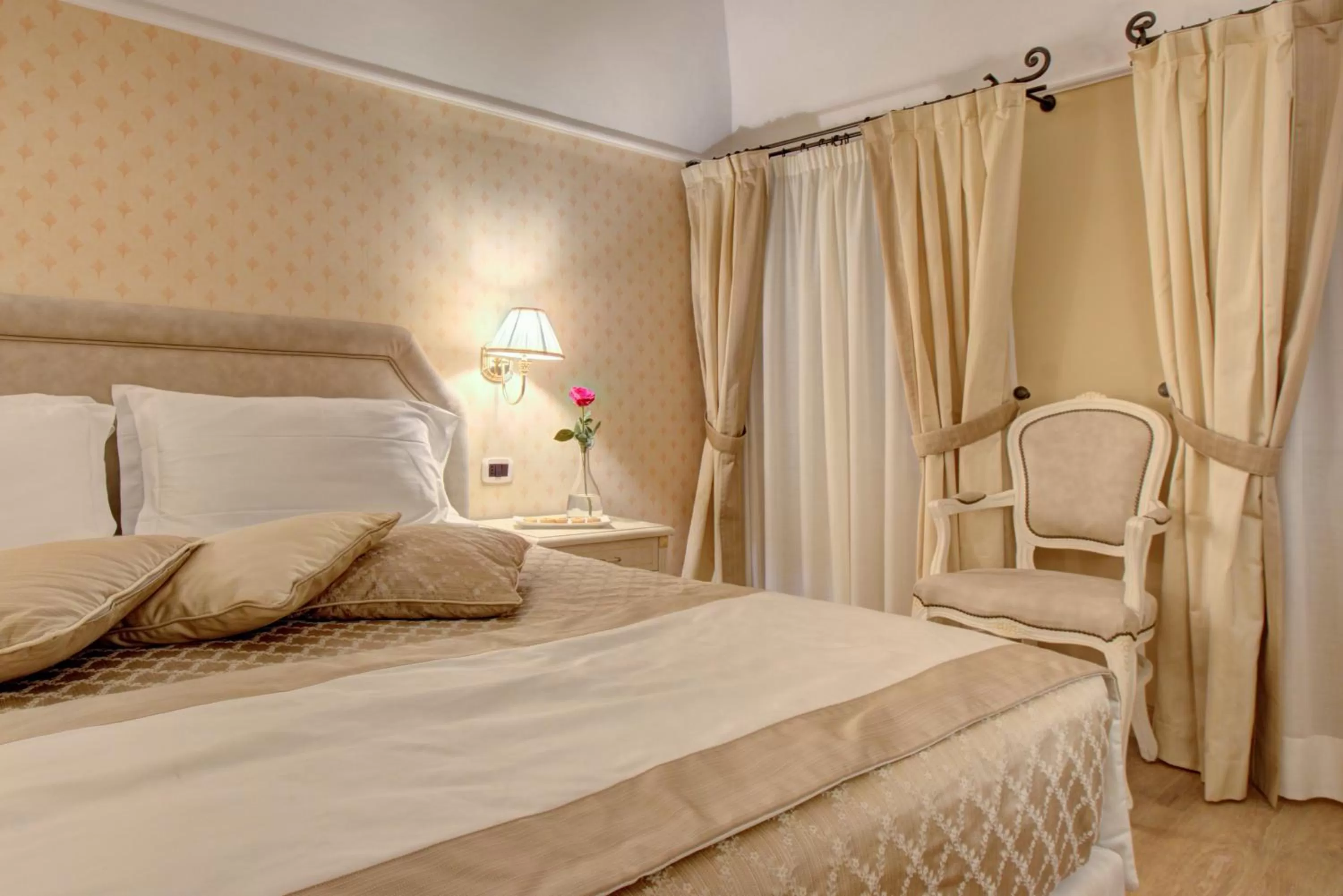 Bedroom, Bed in Hotel La Locanda