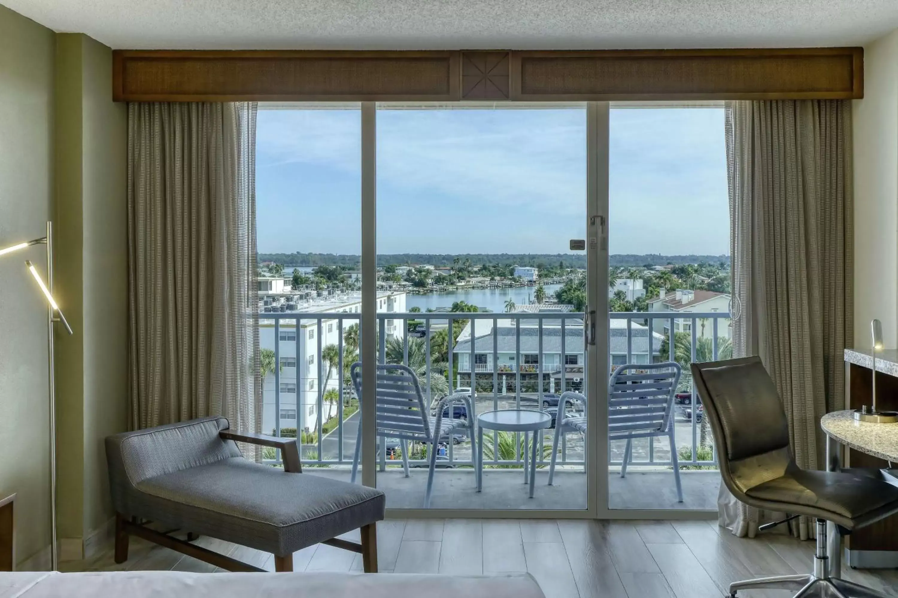 Living room, Seating Area in DoubleTree Beach Resort by Hilton Tampa Bay – North Redington Beach