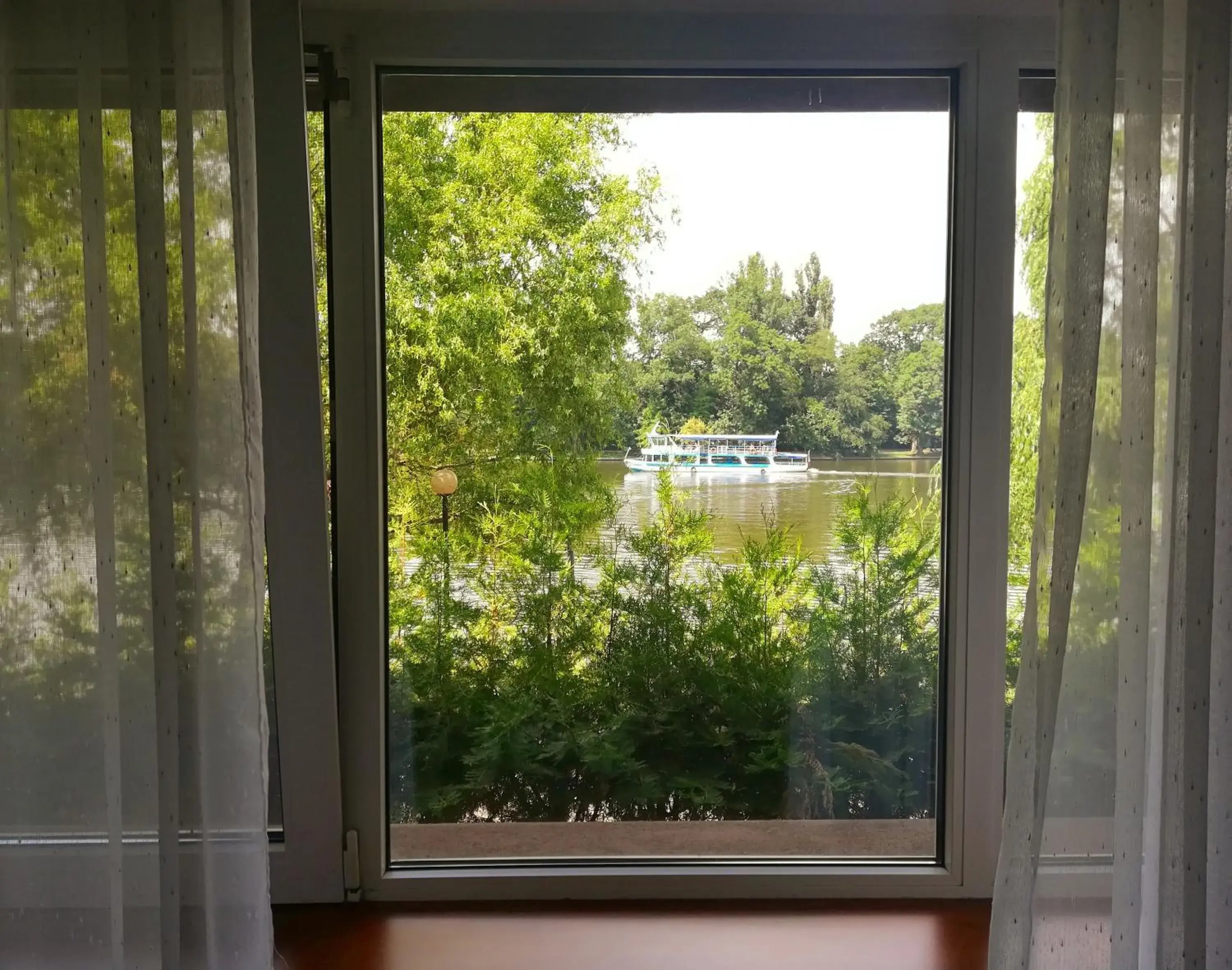 Lake view in Hotel Herastrau