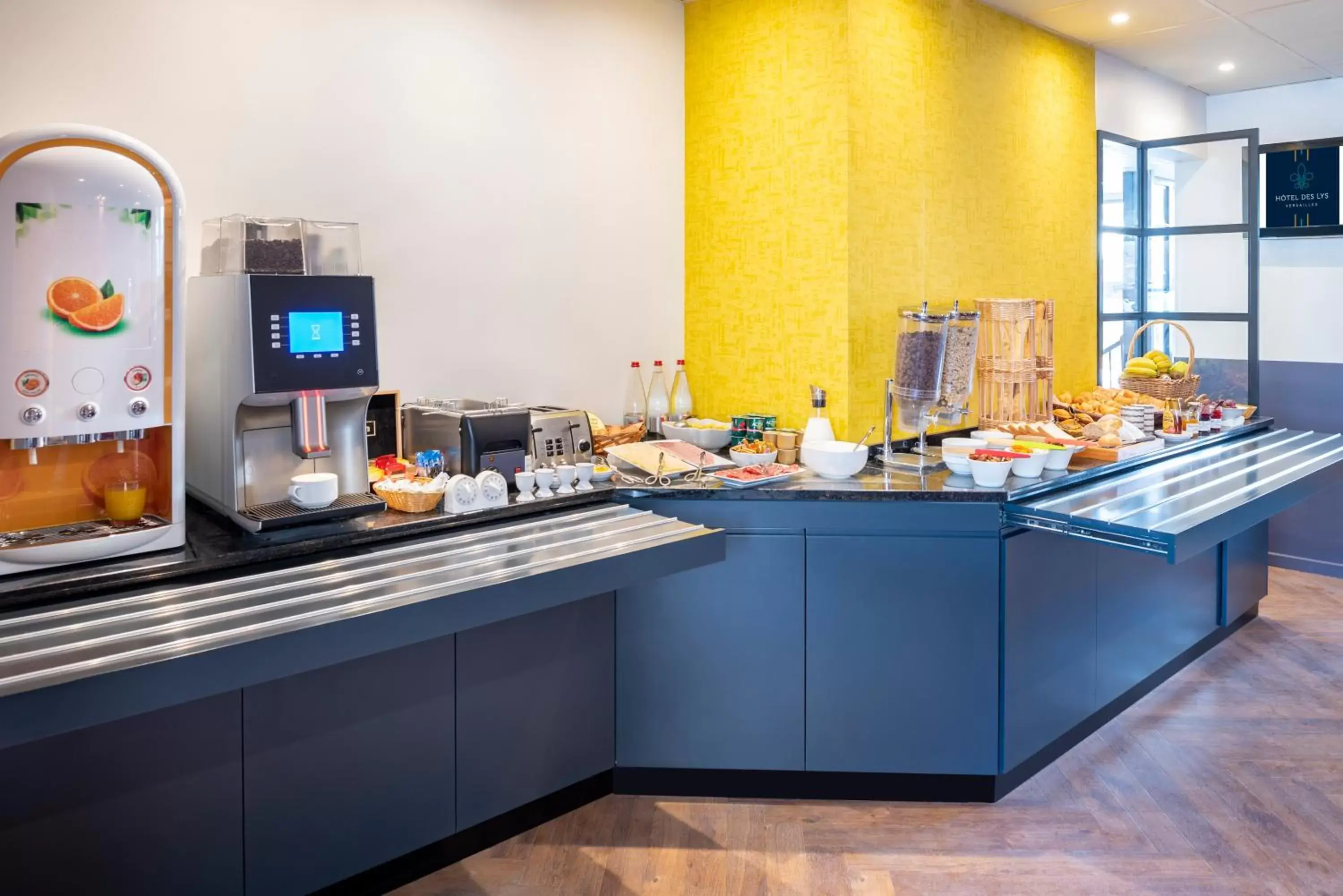 Coffee/tea facilities, Food in Hotel des Lys