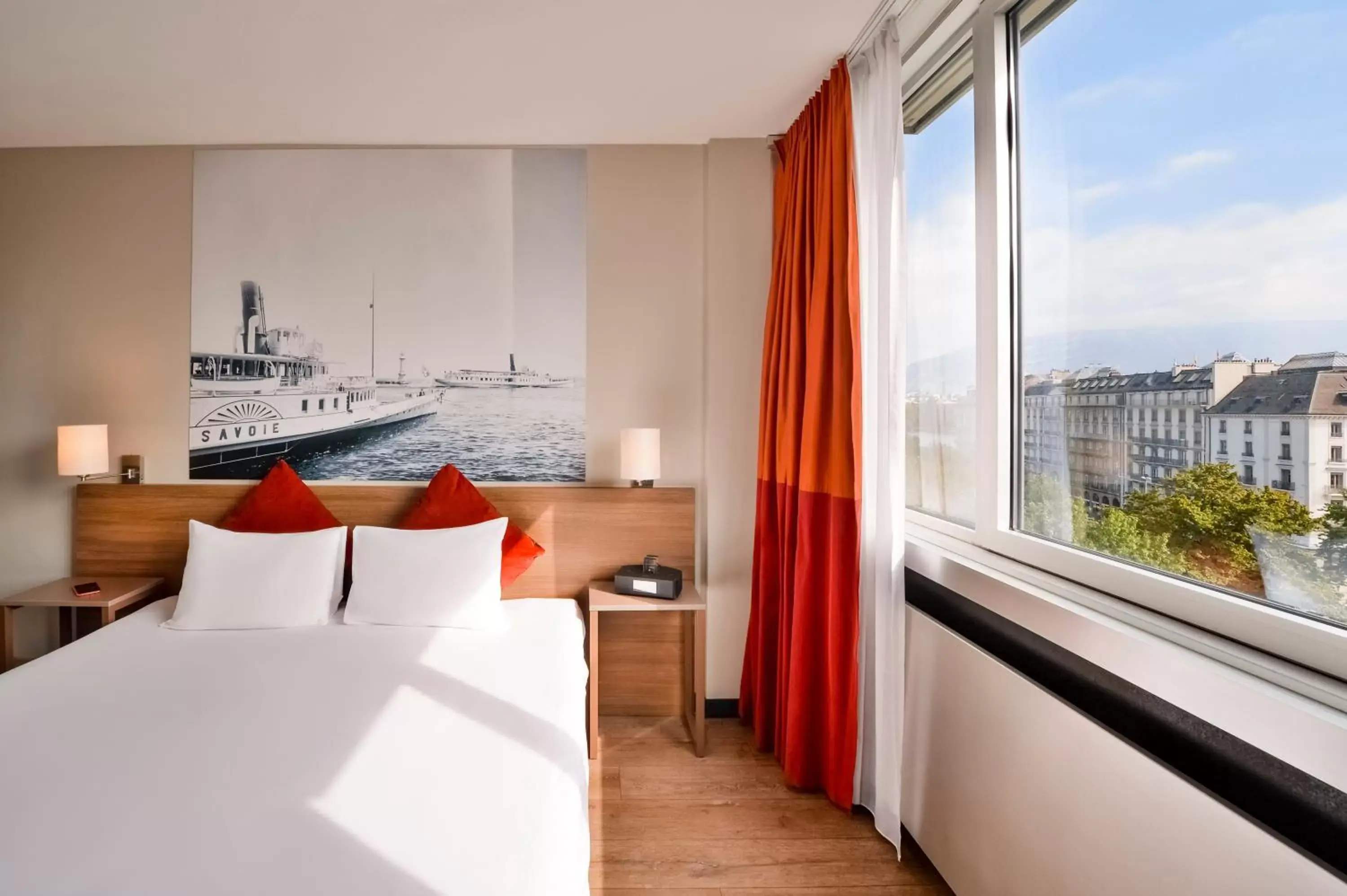 Photo of the whole room, Bed in Aparthotel Adagio Genève Mont-Blanc