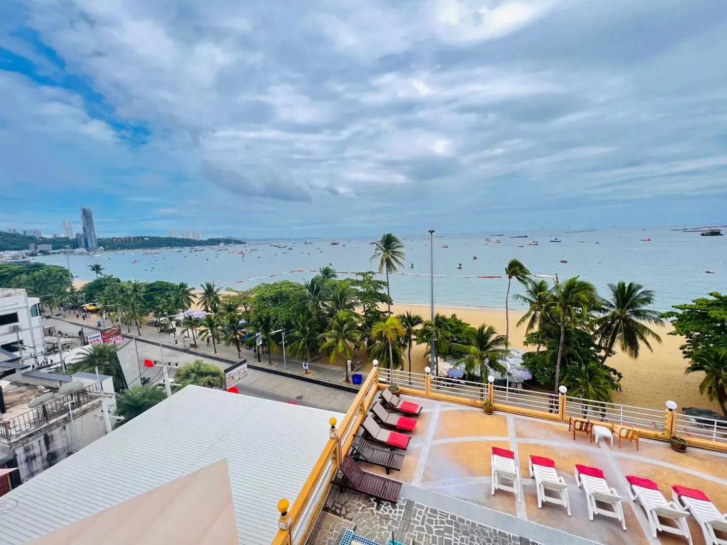Nearby landmark, Pool View in AA Hotel Pattaya