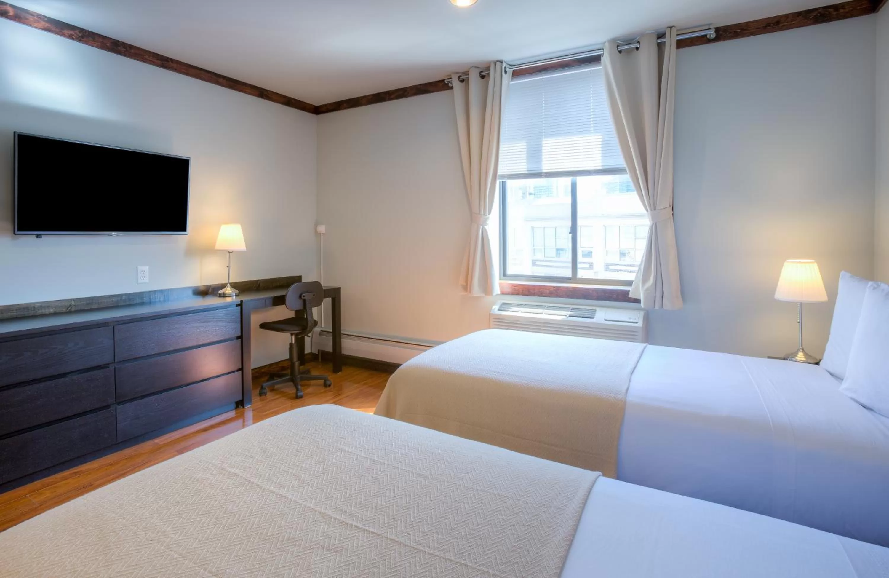 Bedroom, Bed in LIC Hotel