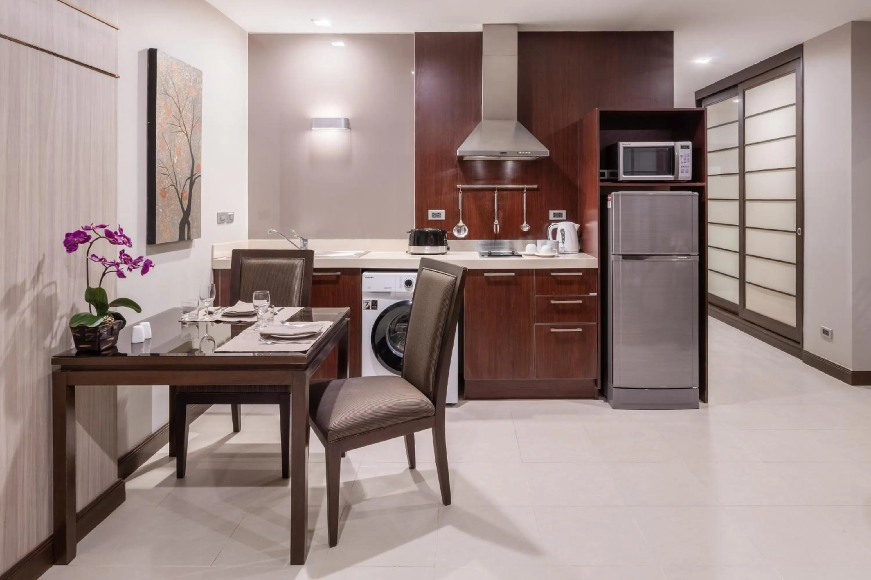 Kitchen or kitchenette in Grand Mercure Bangkok Asoke Residence