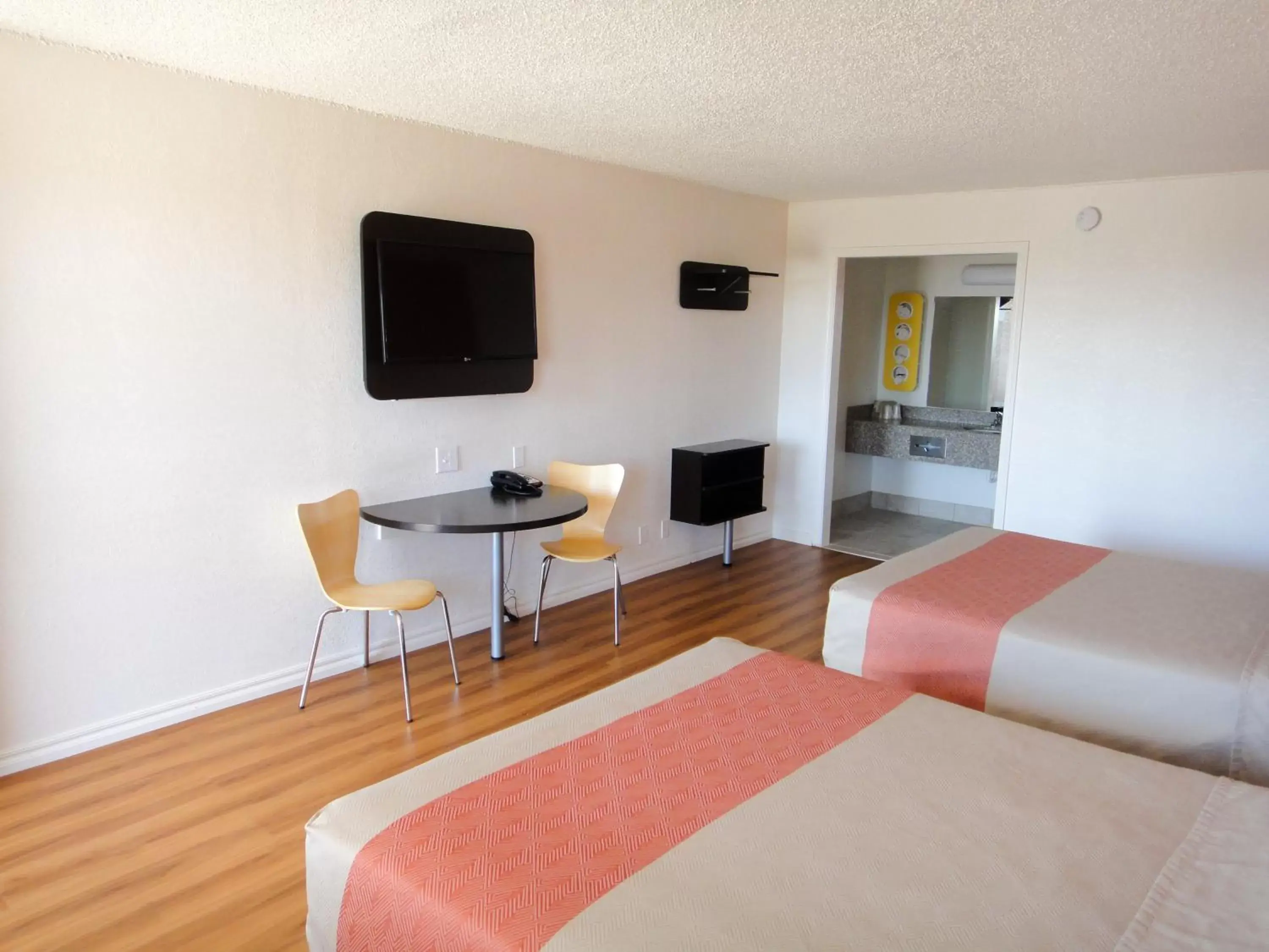 Bedroom, TV/Entertainment Center in Motel 6-Clinton, OK