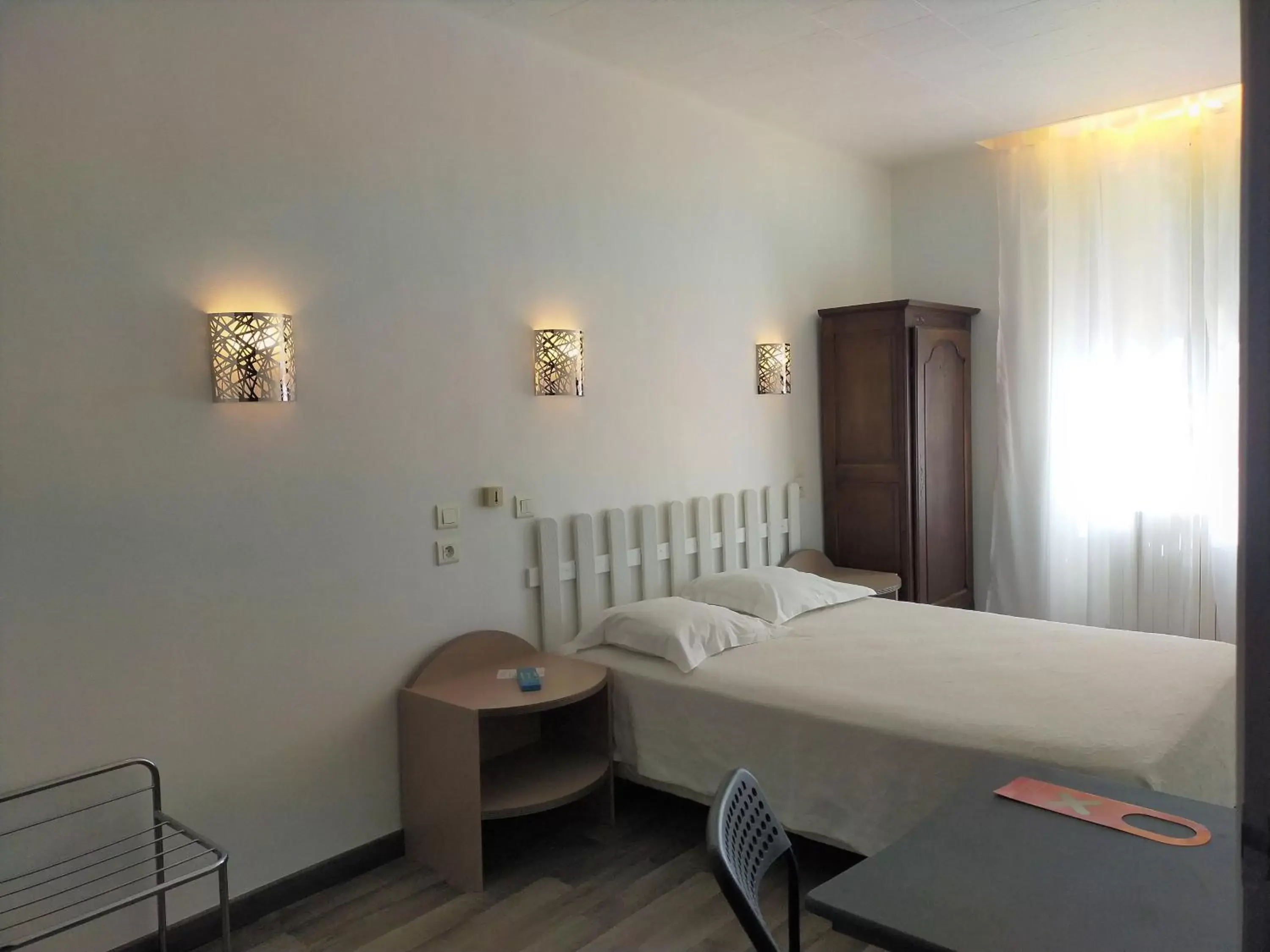 Bedroom, Bed in Au Nouvel Hôtel Bedroom, Bed in Au Nouvel Hôtel