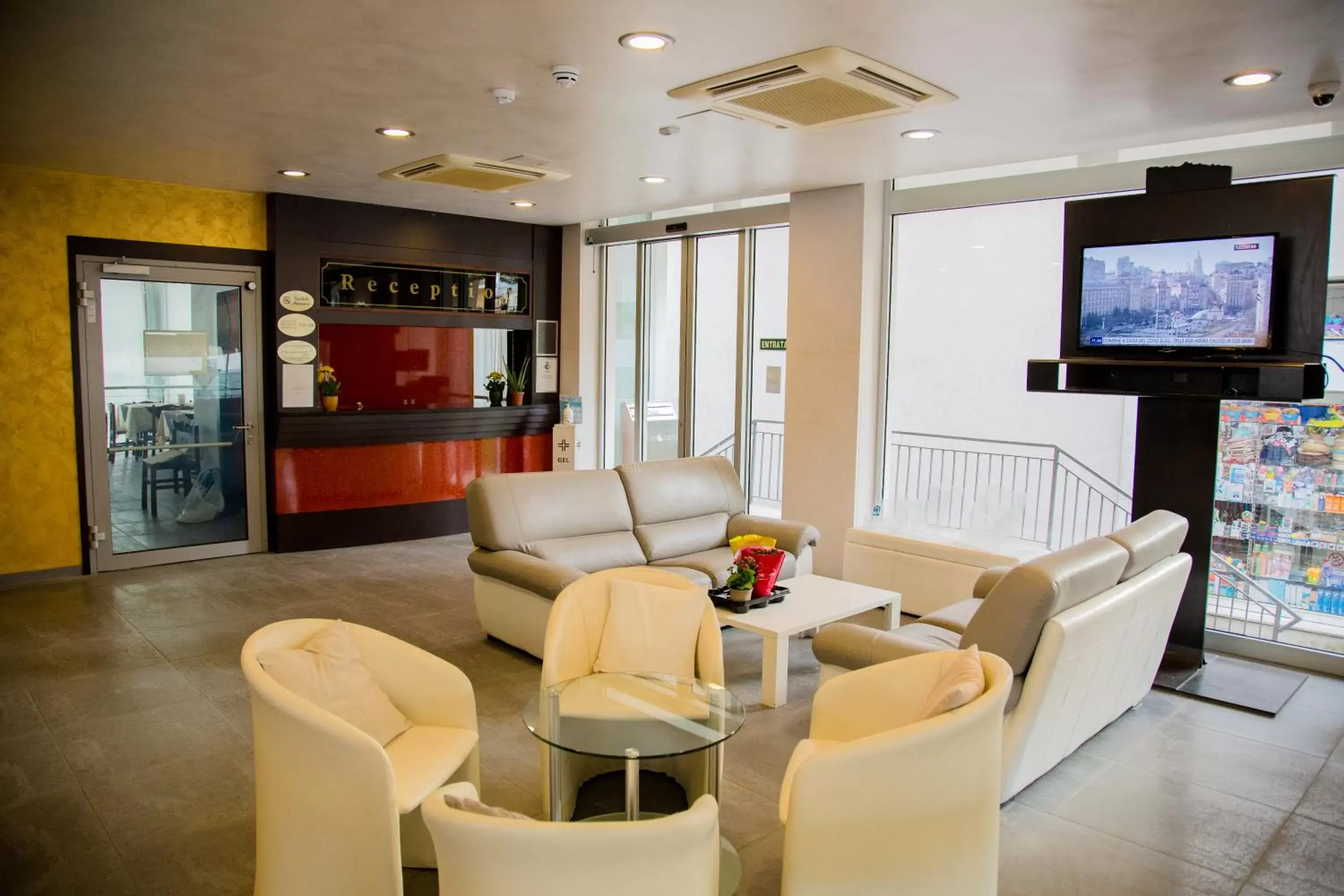 Lobby or reception, Lounge/Bar in Hotel Panorama