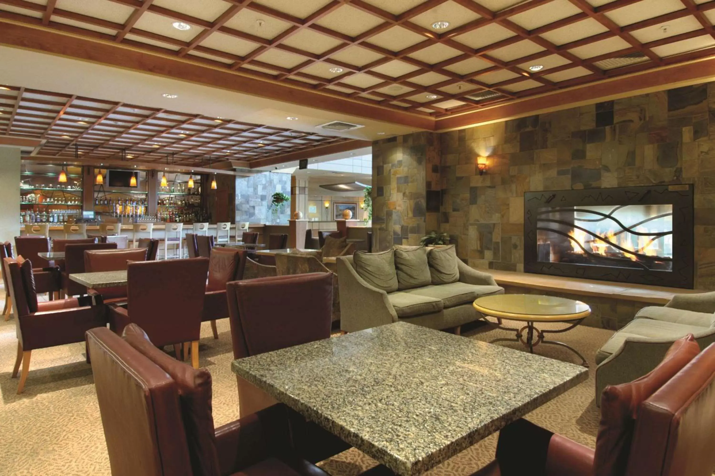 Lounge or bar, Restaurant/Places to Eat in DoubleTree by Hilton Denver Central Park