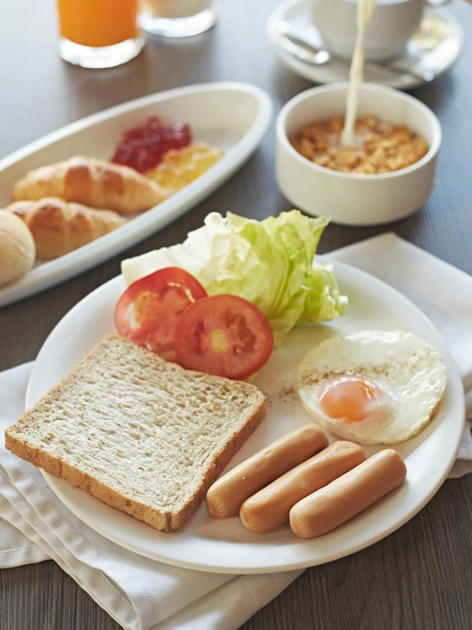 American breakfast in Bangkok City Suite