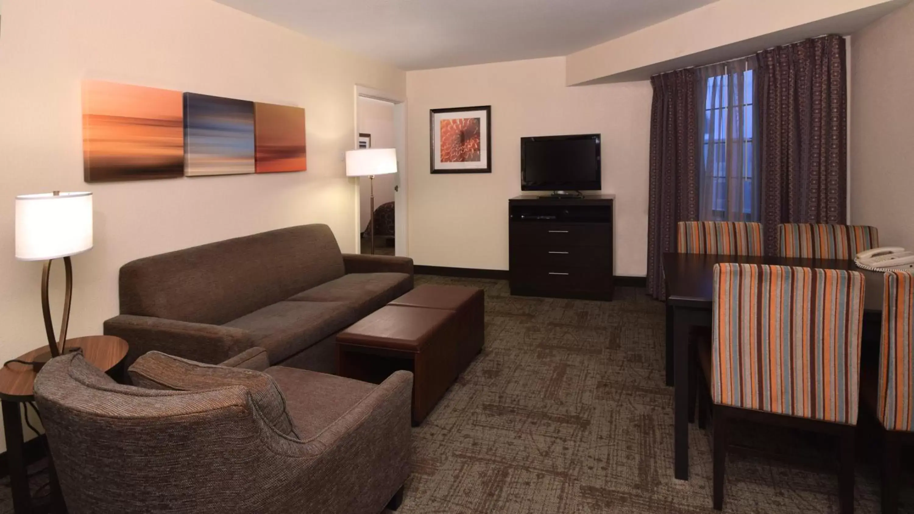 Photo of the whole room, Seating Area in Staybridge Suites - Cincinnati North, an IHG Hotel