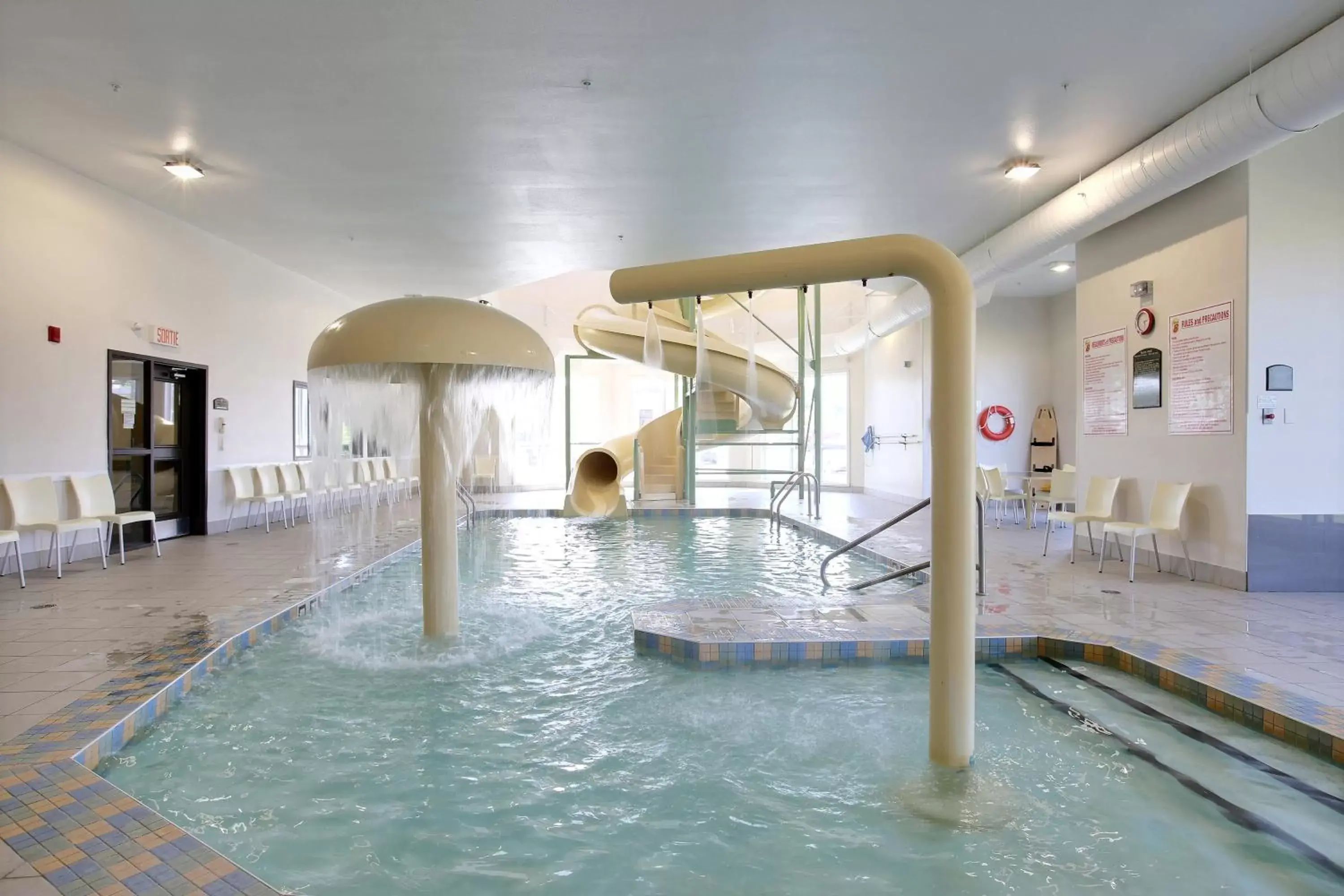 Swimming pool in Super 8 by Wyndham Trois-Rivieres