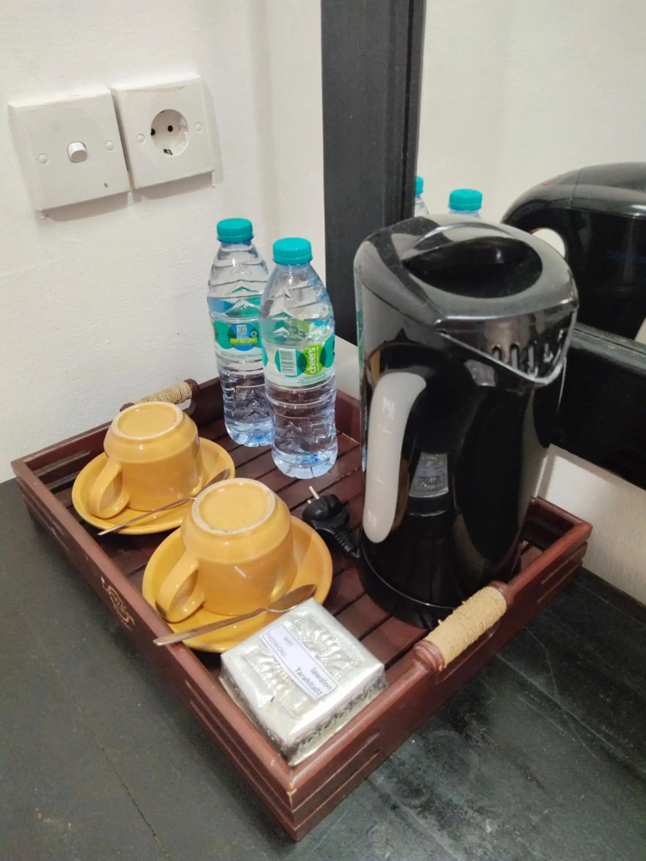 Coffee/tea facilities in La Walon Hotel