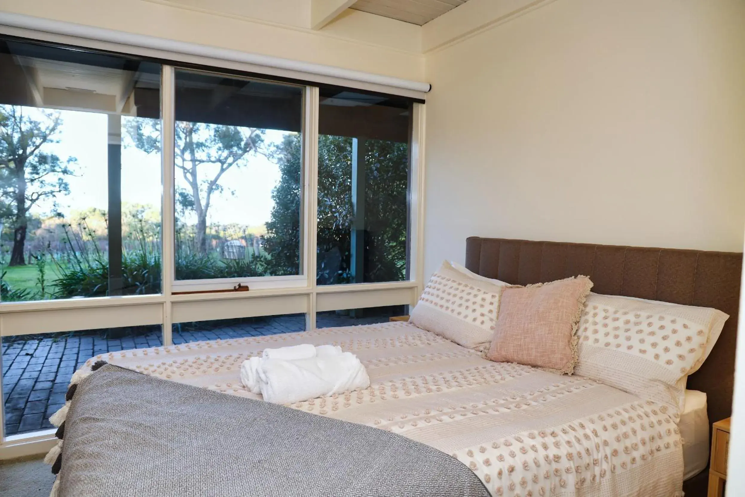 Bed in Gisborne Peak Winery Short Term Stays Bed in Gisborne Peak Winery Short Term Stays