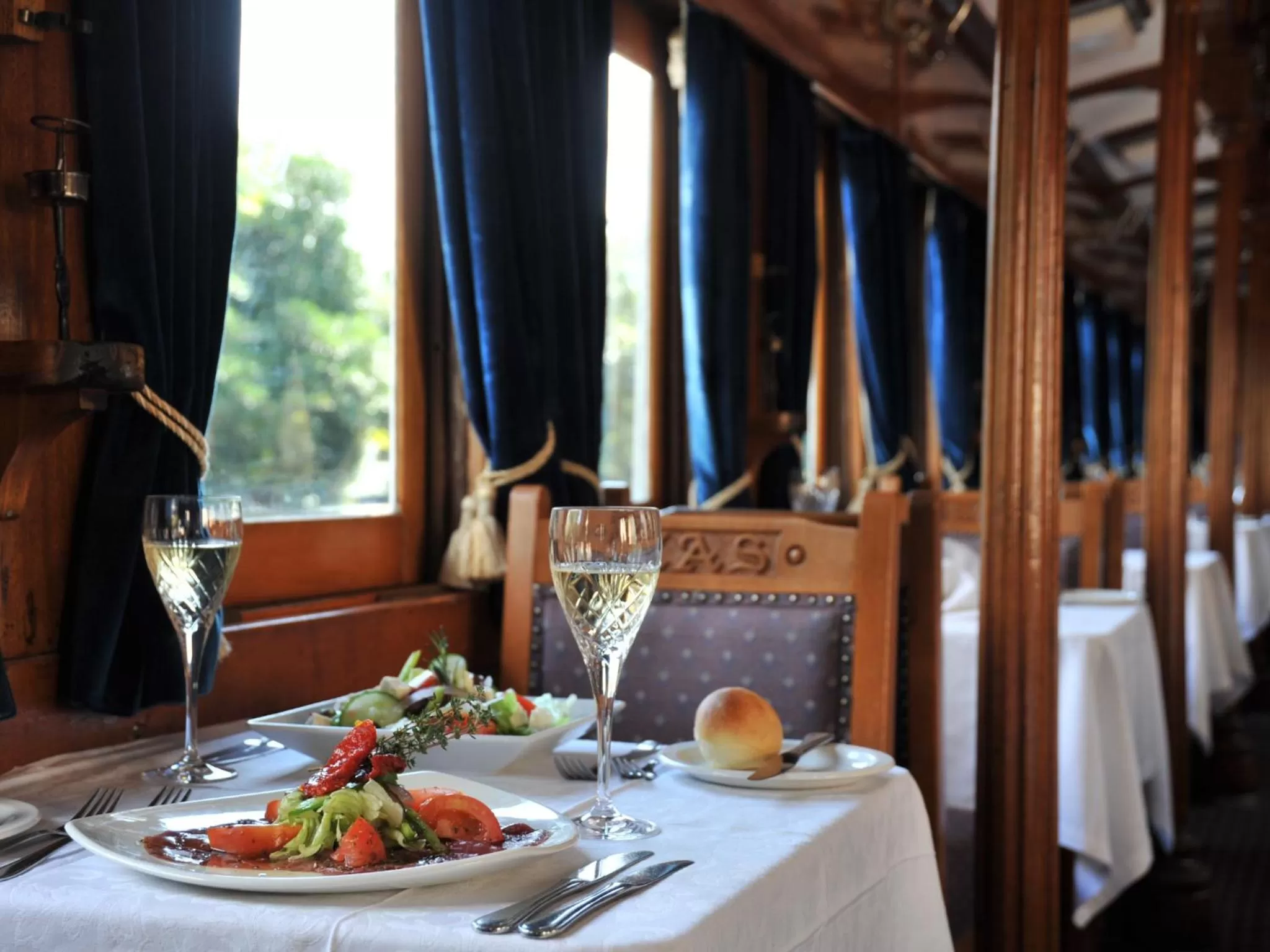 Restaurant/places to eat in Safari Hotel & Convention Centre