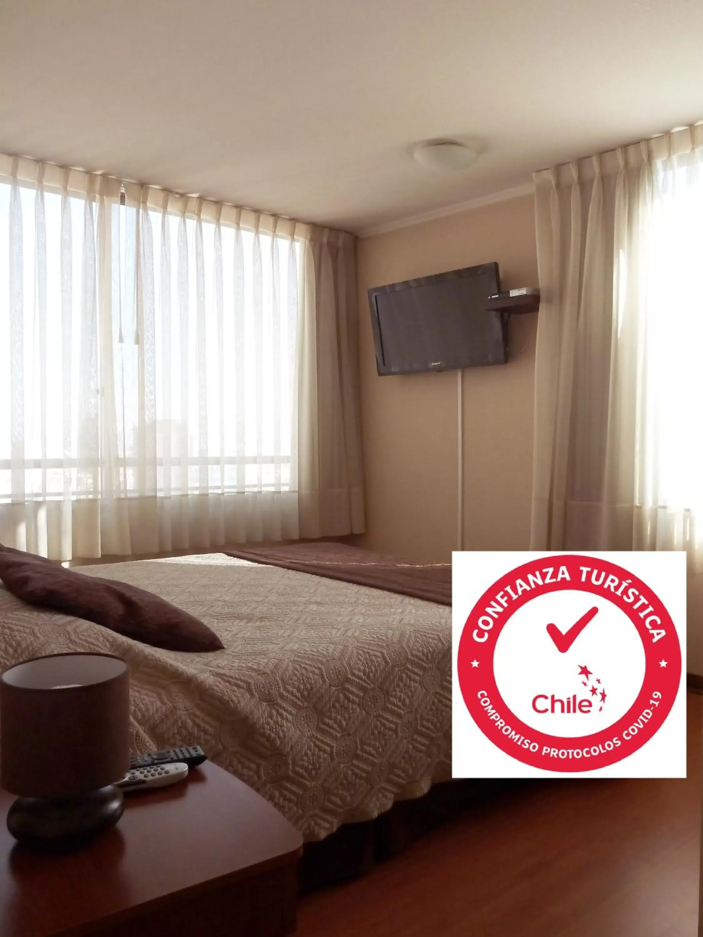 Bed, TV/Entertainment Center in Personal Aparts Bellas Artes