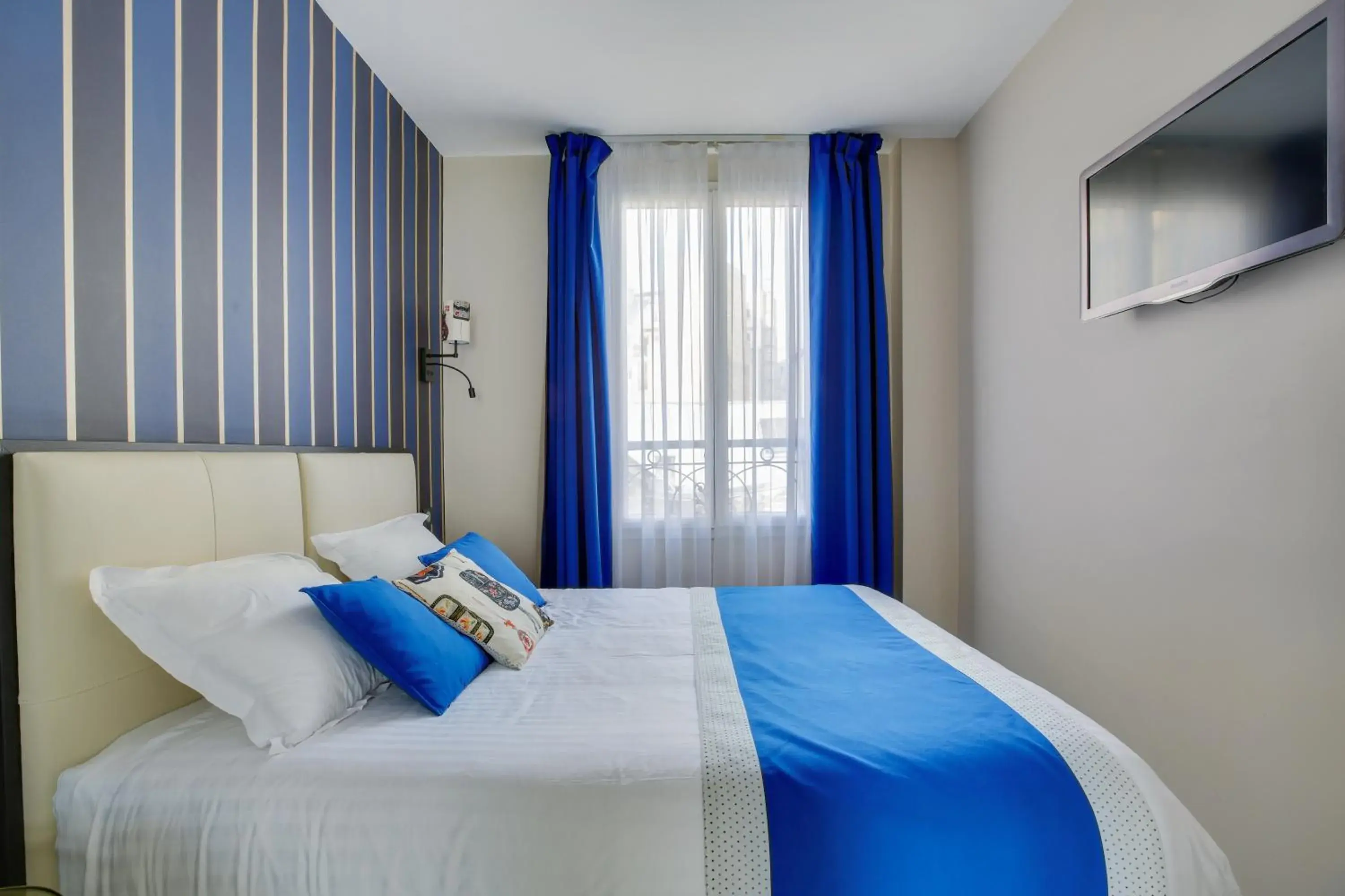 Bedroom, Bed in Hotel Riviera Elysees