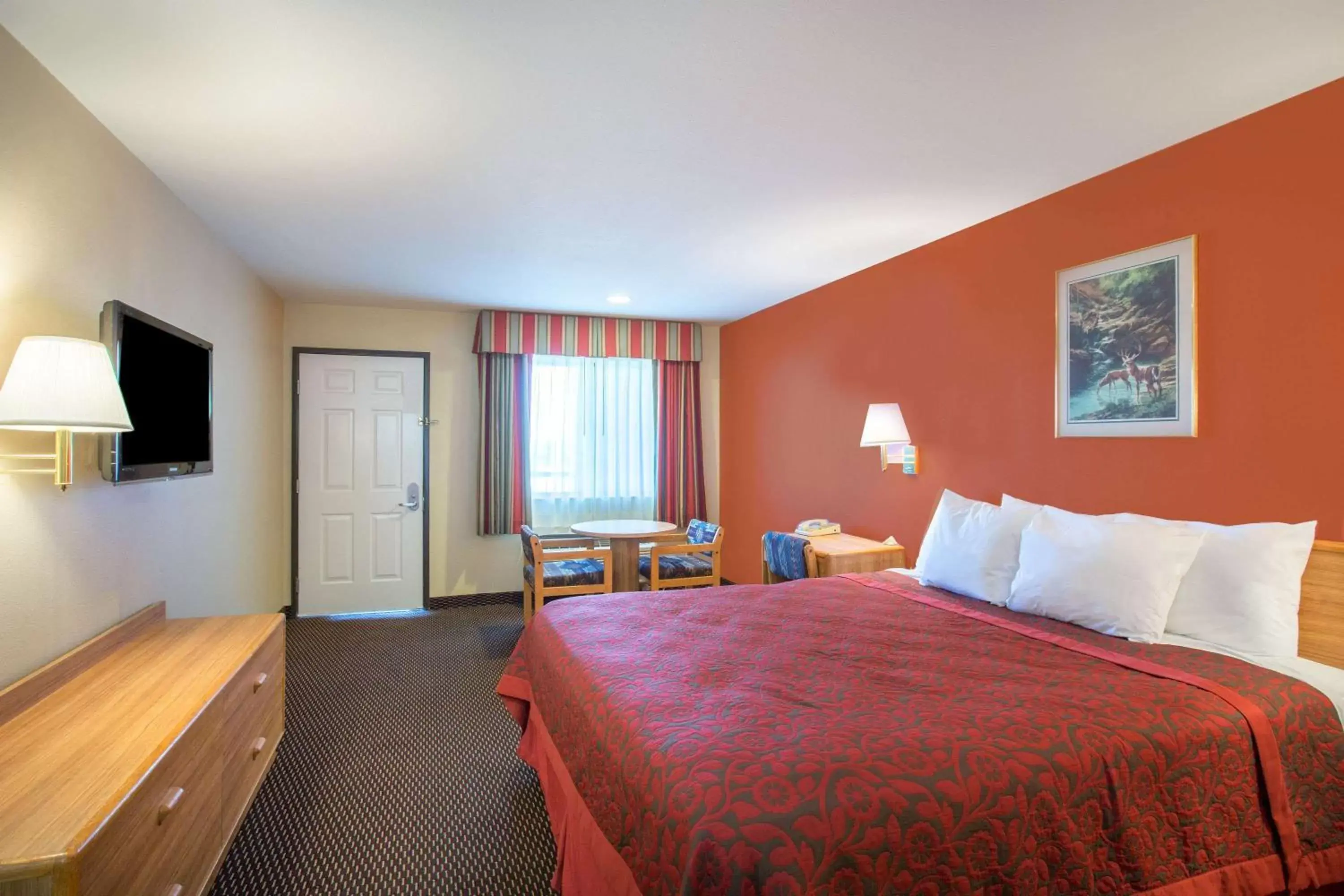 Photo of the whole room, Bed in Days Inn by Wyndham Tucson Airport